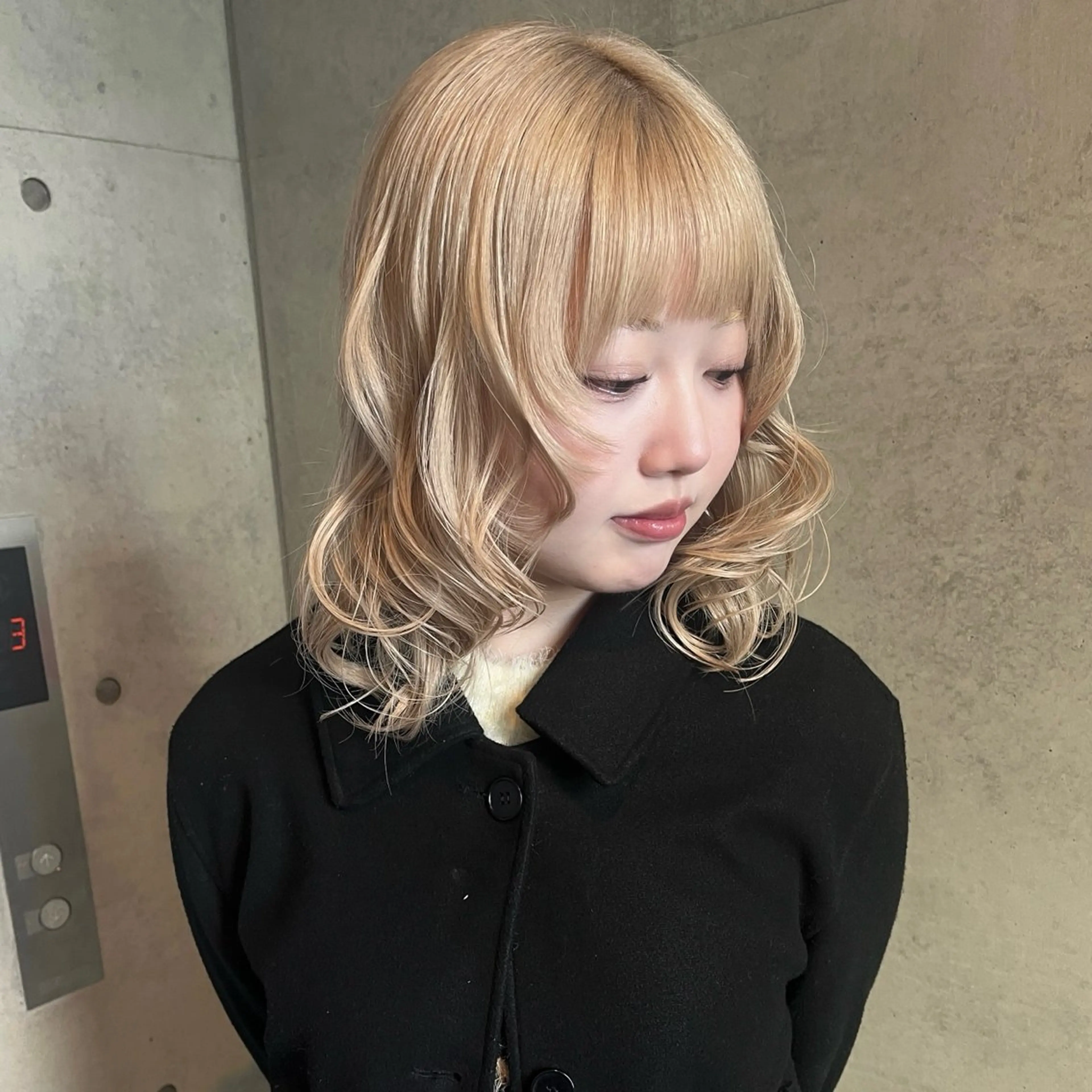 ミディアム カラー ベージュカラー ブリーチ ダブルカラー ハイトーンカラー インナーカラー ヘアカラー 広香🪽ハイトーン/ ヘアセットのヘアスタイル