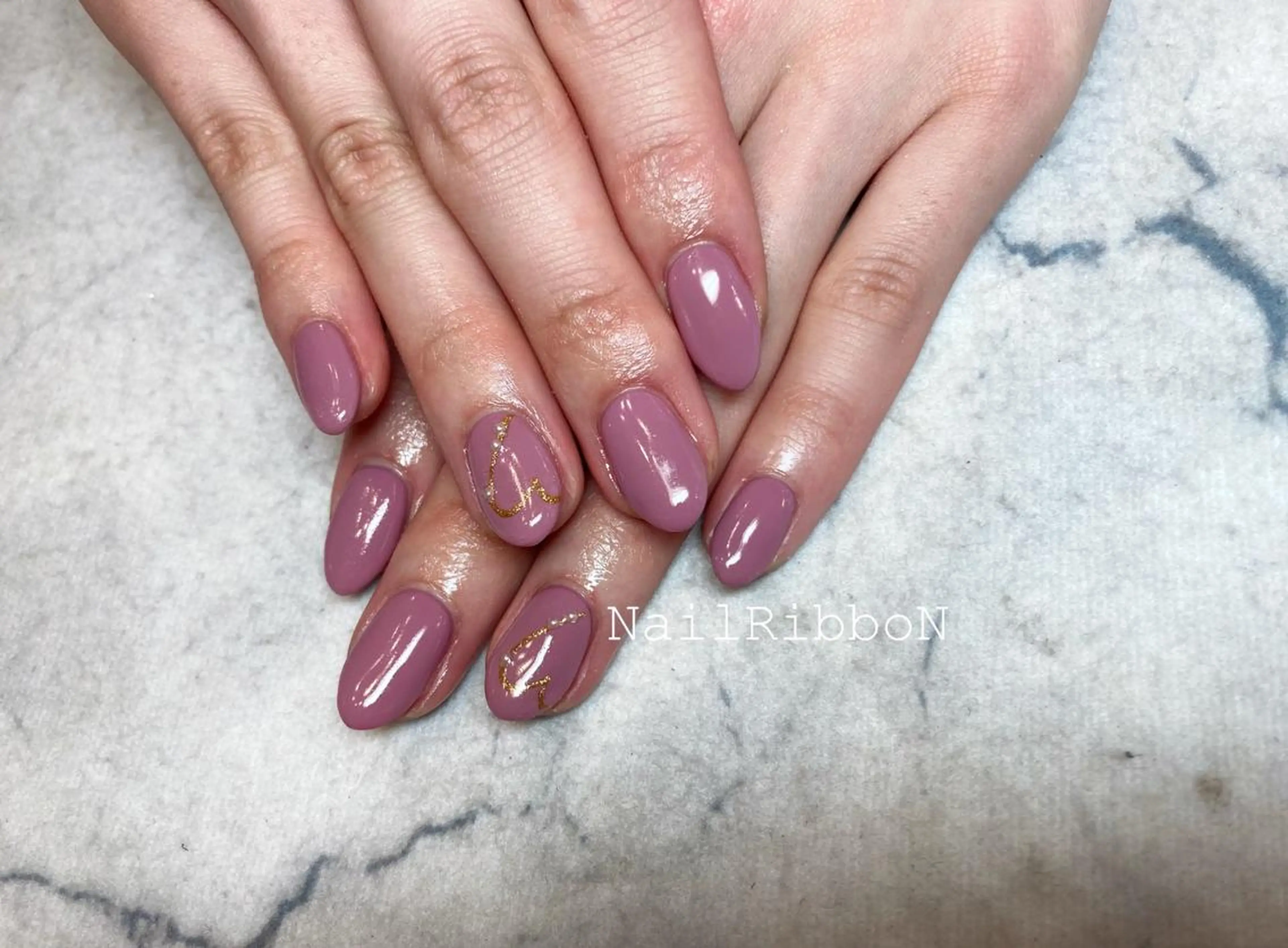 ネイル ネイルリボン 受付スタッフのネイルデザイン