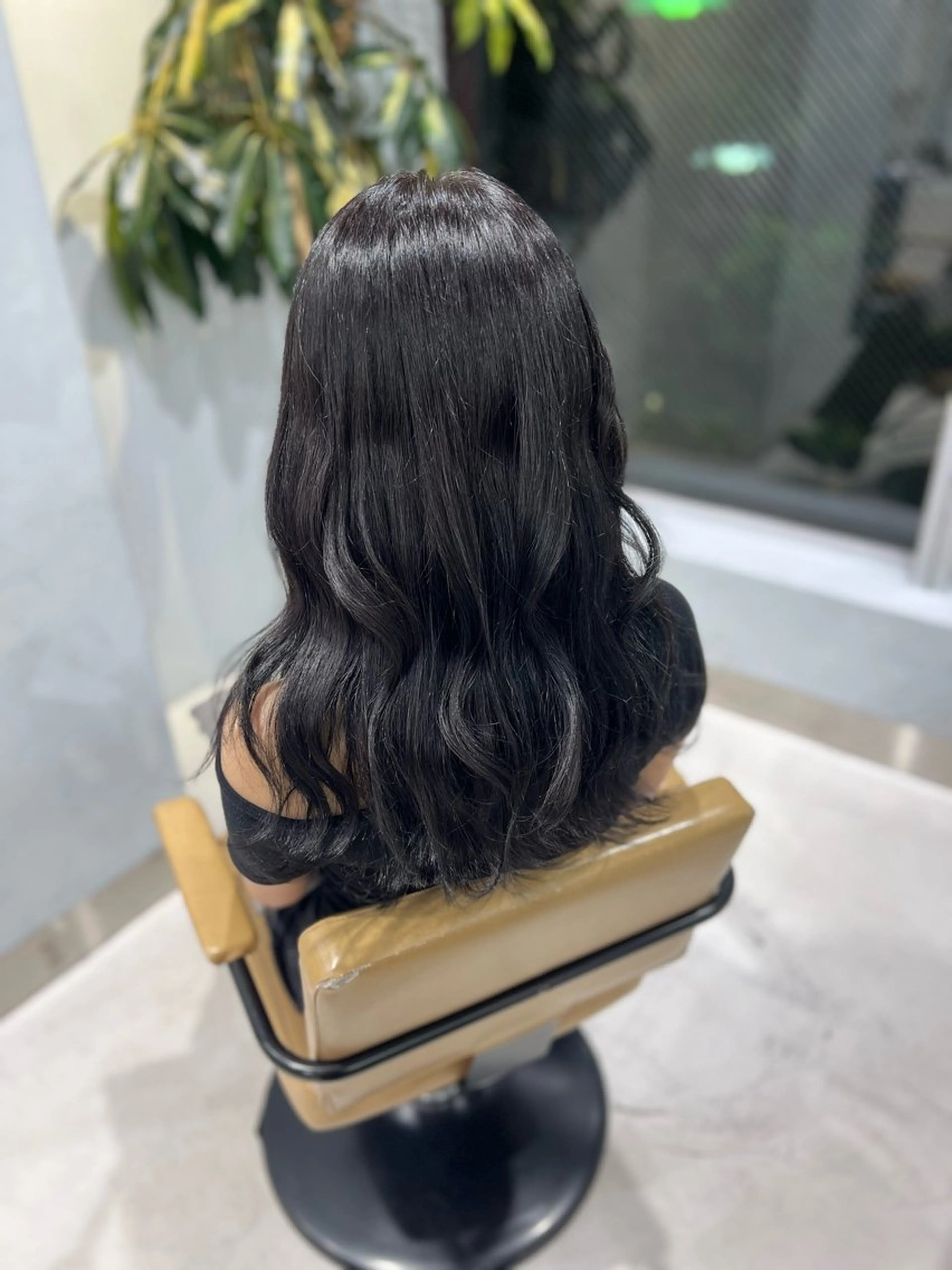 ロング カラー 黒髪 ブルーカラー ブルーブラック ヘアカラー シミズ リホのヘアスタイル