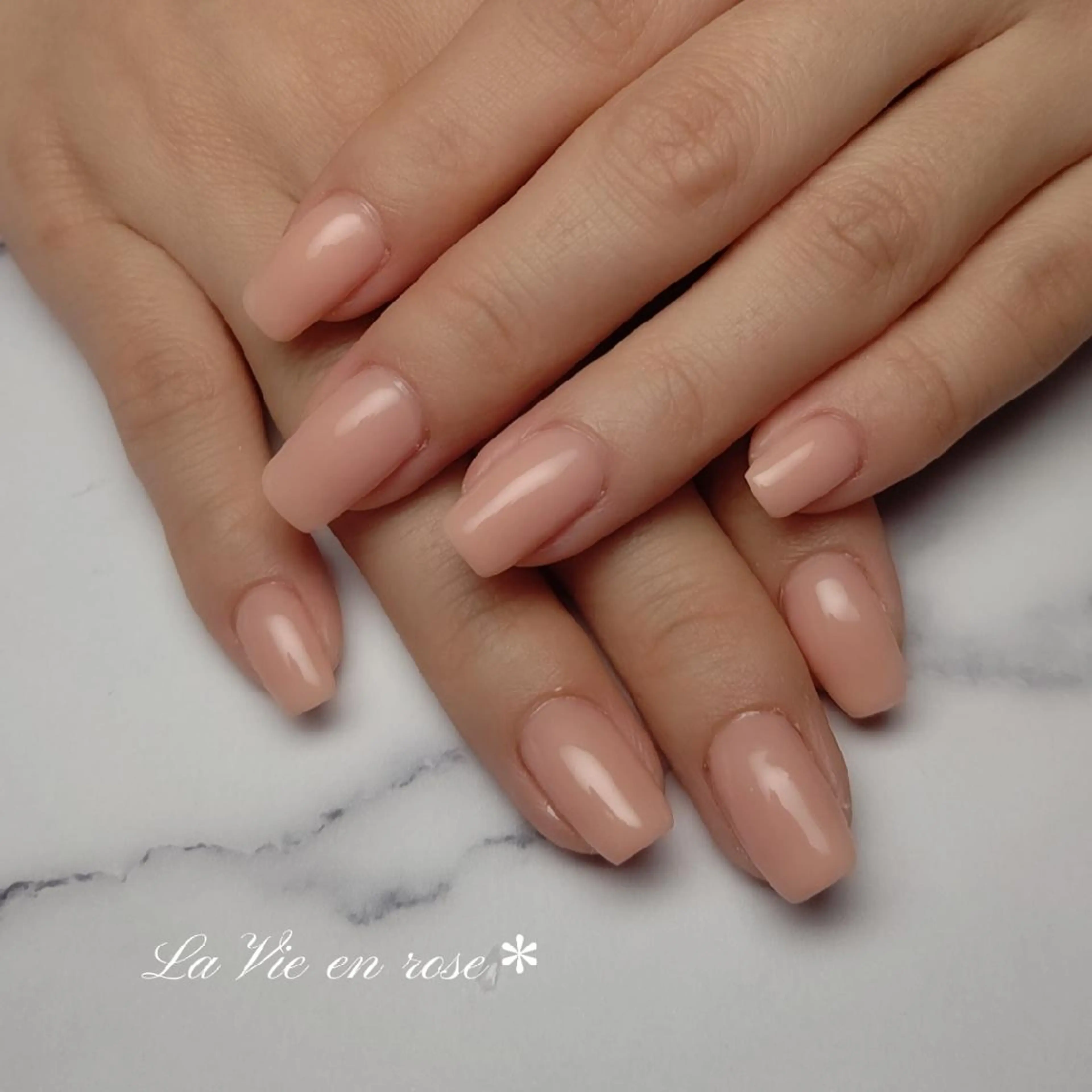 ネイル ワンカラーネイル ラヴィアン ローズのネイルデザイン