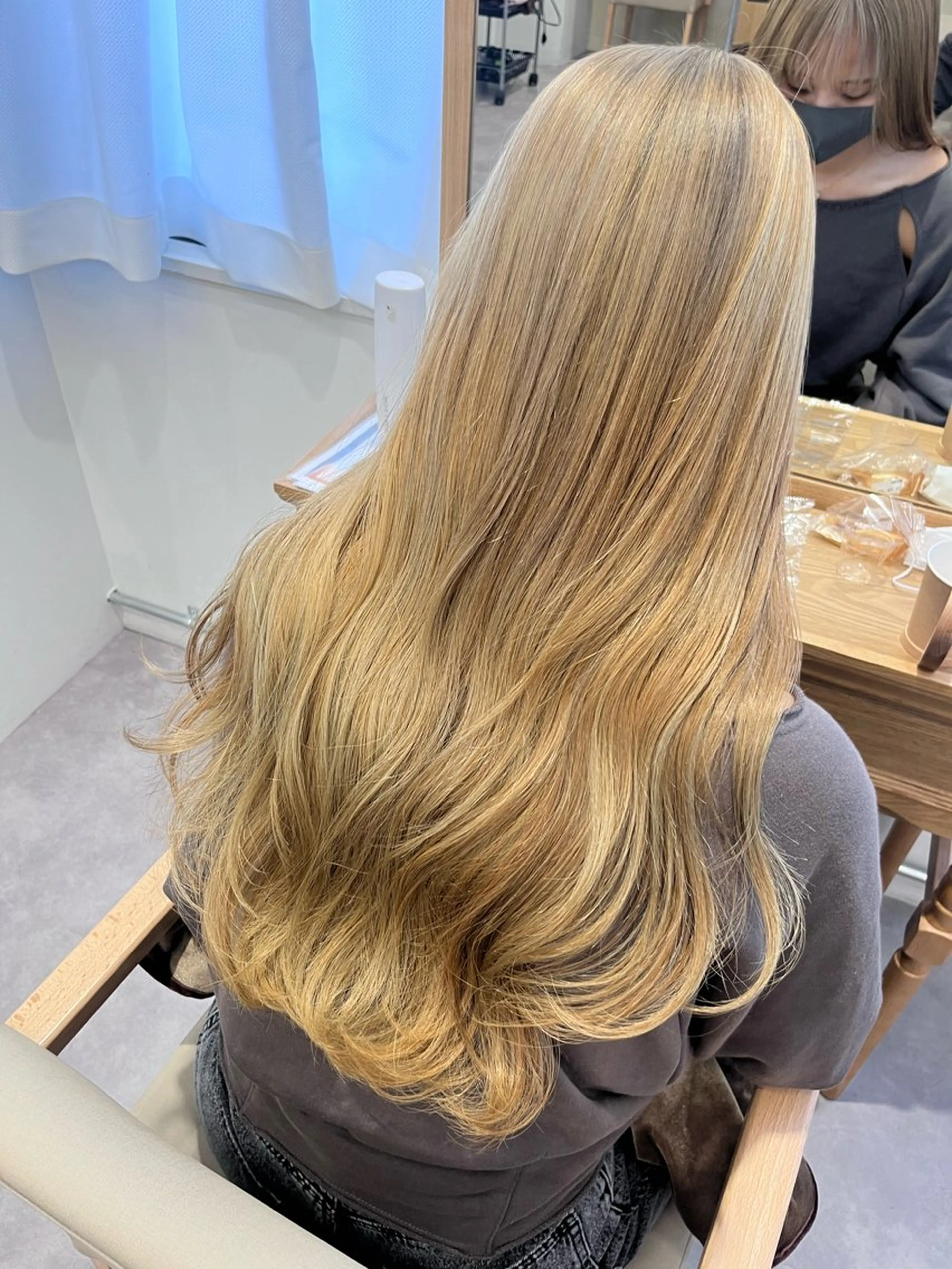 ロング カラー ブリーチ orente  omotesando所属・kato himariのヘアスタイル