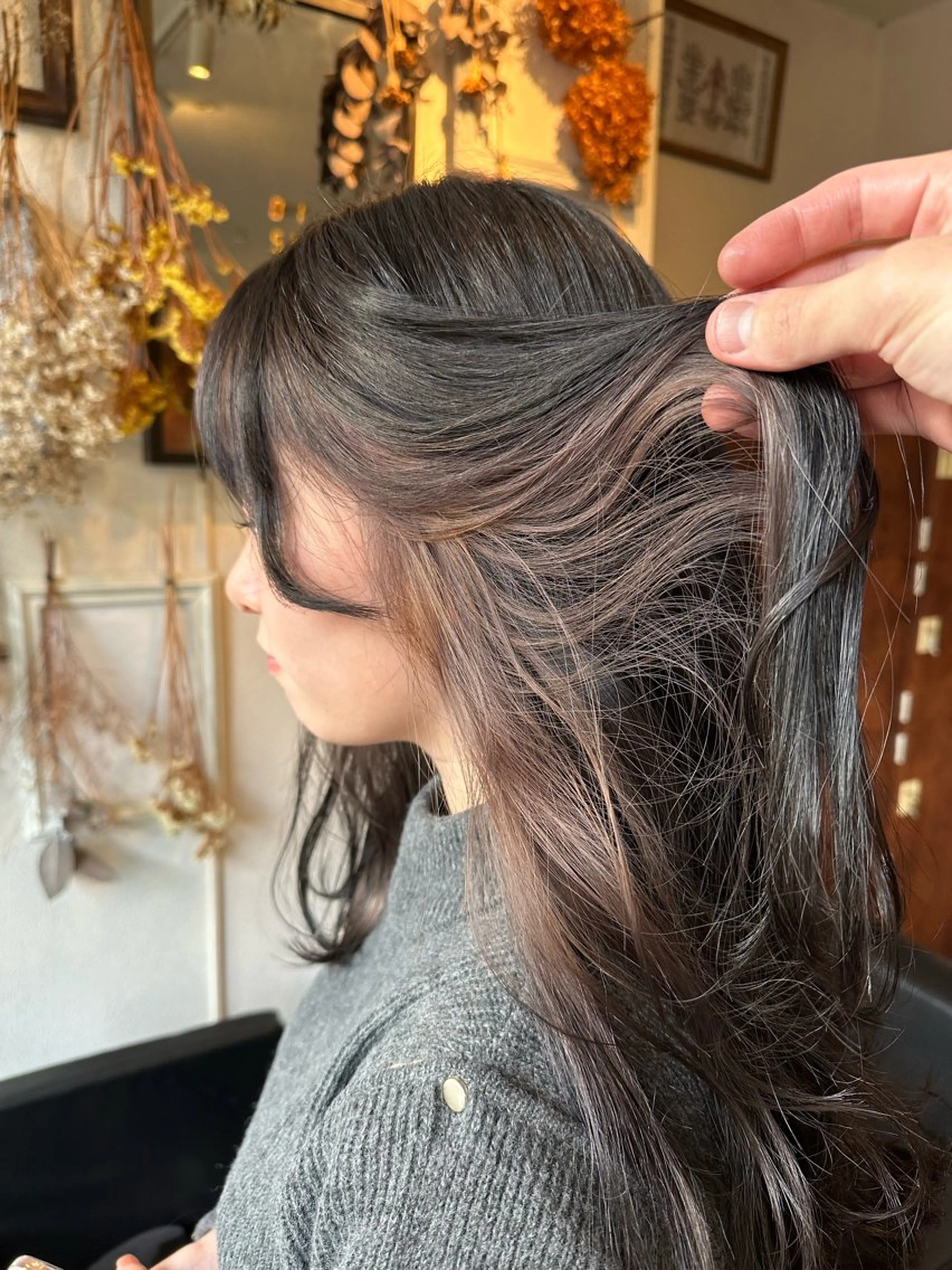 ロング カラー ブリーチ グレージュ インナーカラー ヘアカラー インナーカラー指名 No.1菊池柊真のヘアスタイル