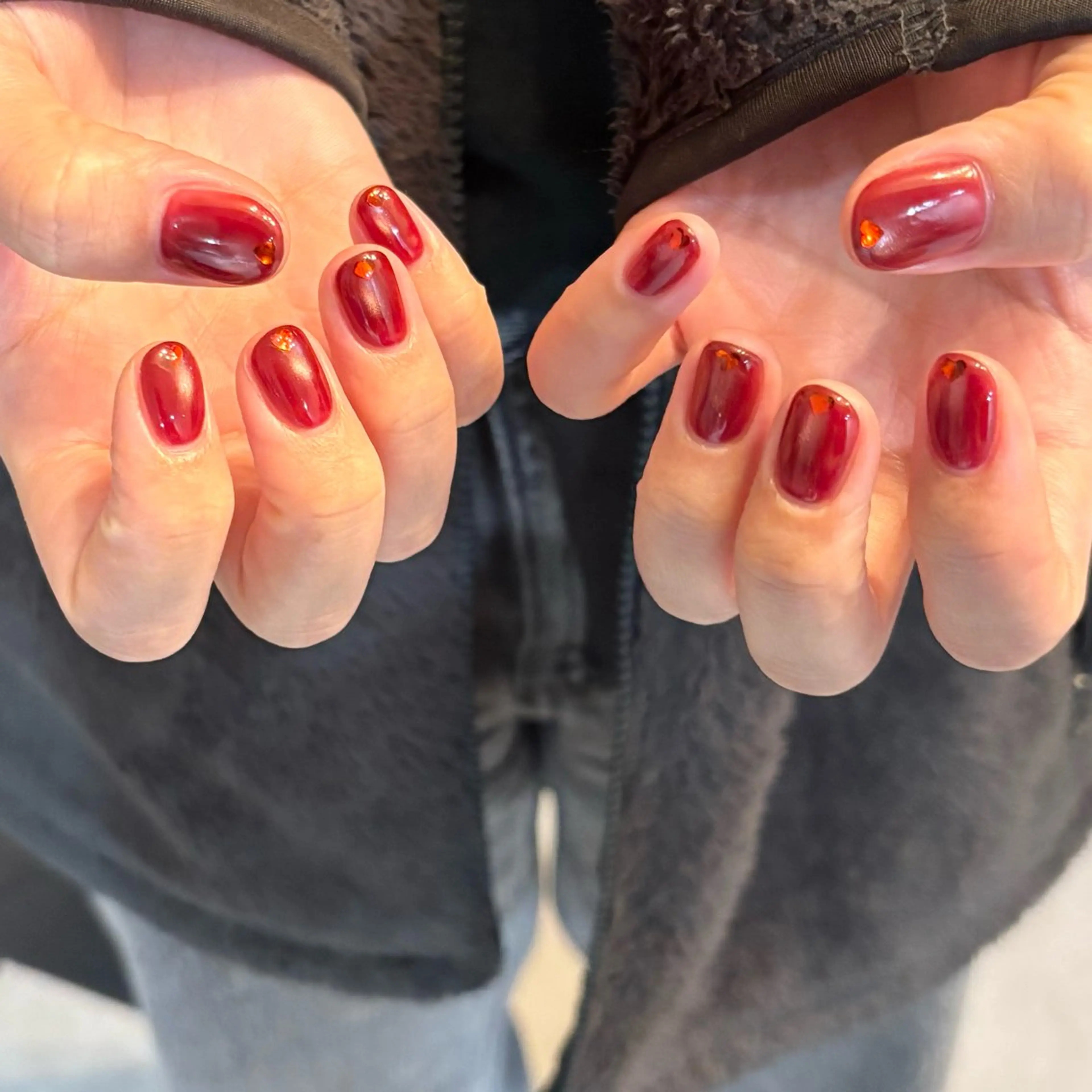 ネイル ホログラムネイル ハンドネイル ハンドケア パラジェルサロン 大人女性が通うサロンのネイルデザイン