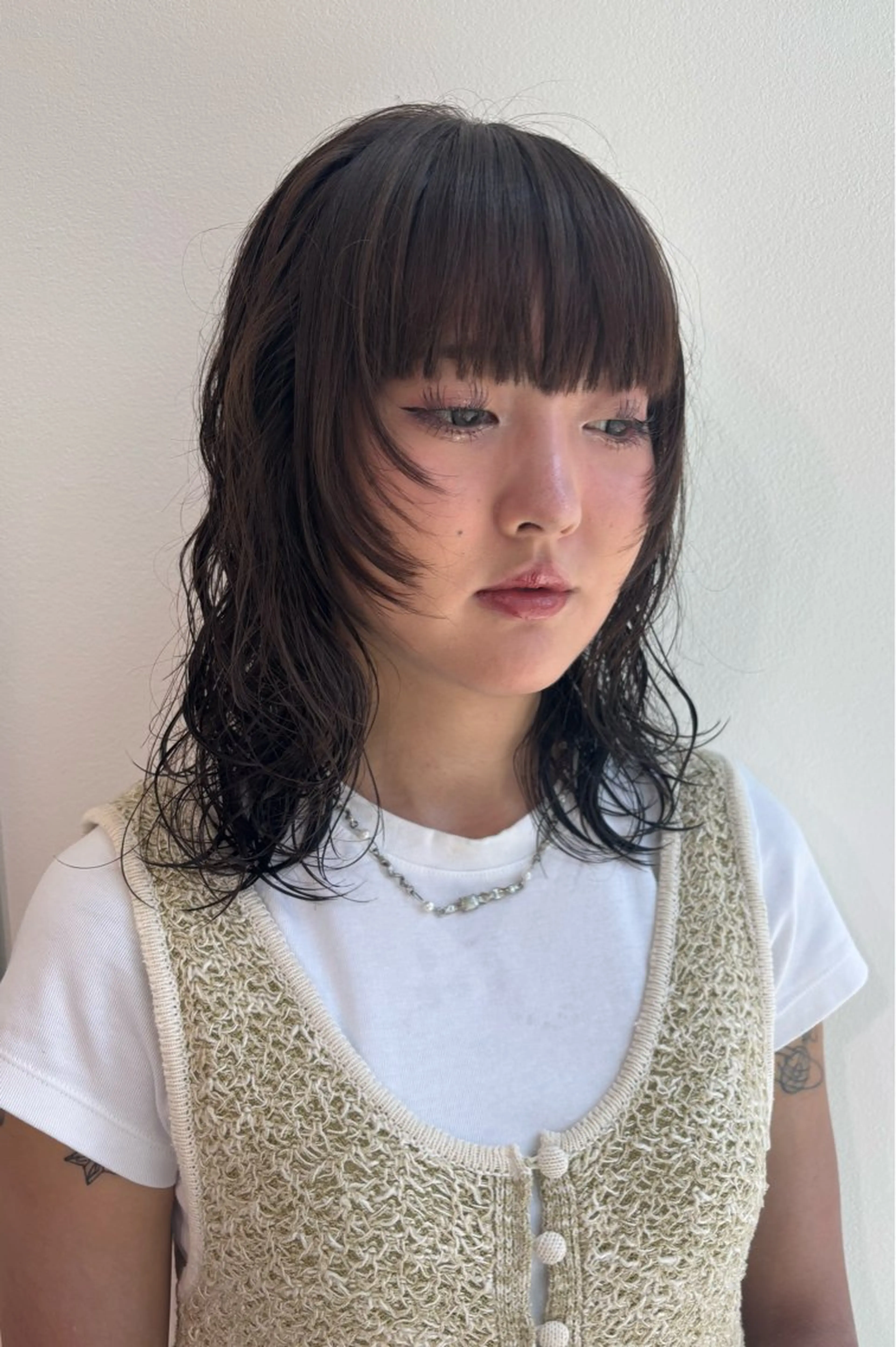 ミディアム パーマ 顔周りカット レイヤーカット カット パーマ ゆい/パーマ/レイヤ ー/似合わせカラーのヘアスタイル