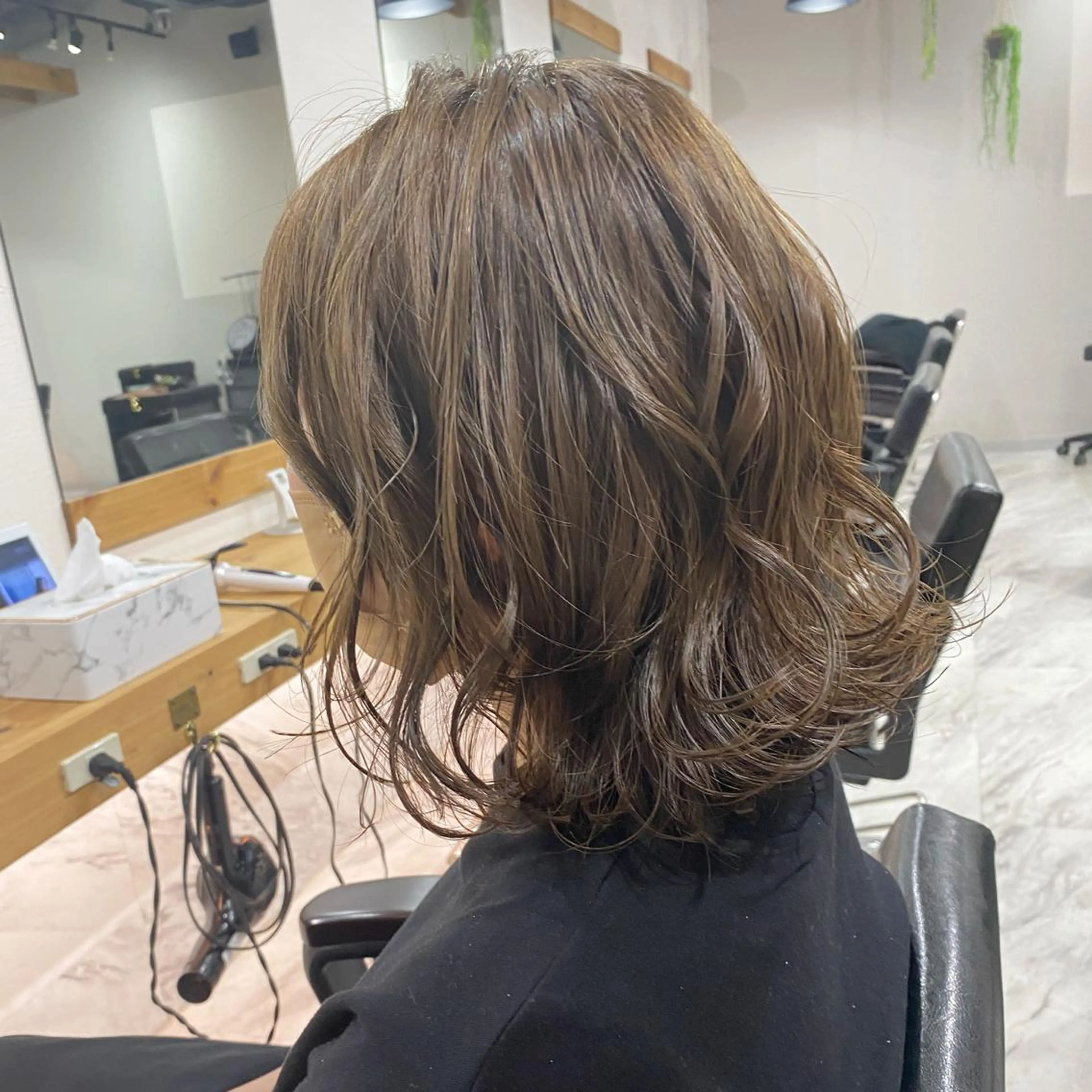 ミディアム カラー パーマ ヘアアレンジ ブリーチ ブリーチなしカラー 厚地 伽寧のヘアスタイル
