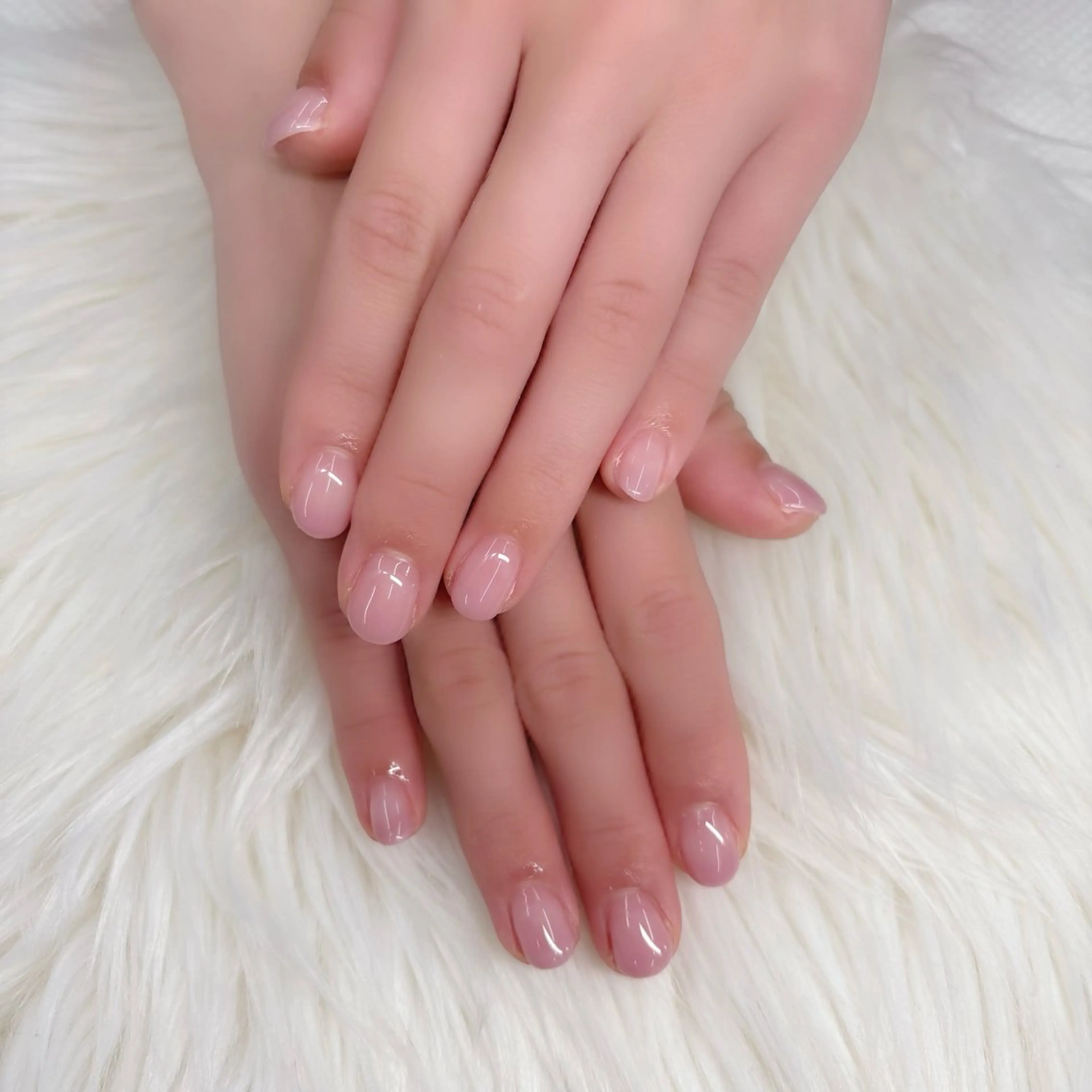 ネイル グラデーション オフィスネイル ピンク エリクサーネイル池袋店所属・エリクサーネイル池袋 師井のネイルデザイン