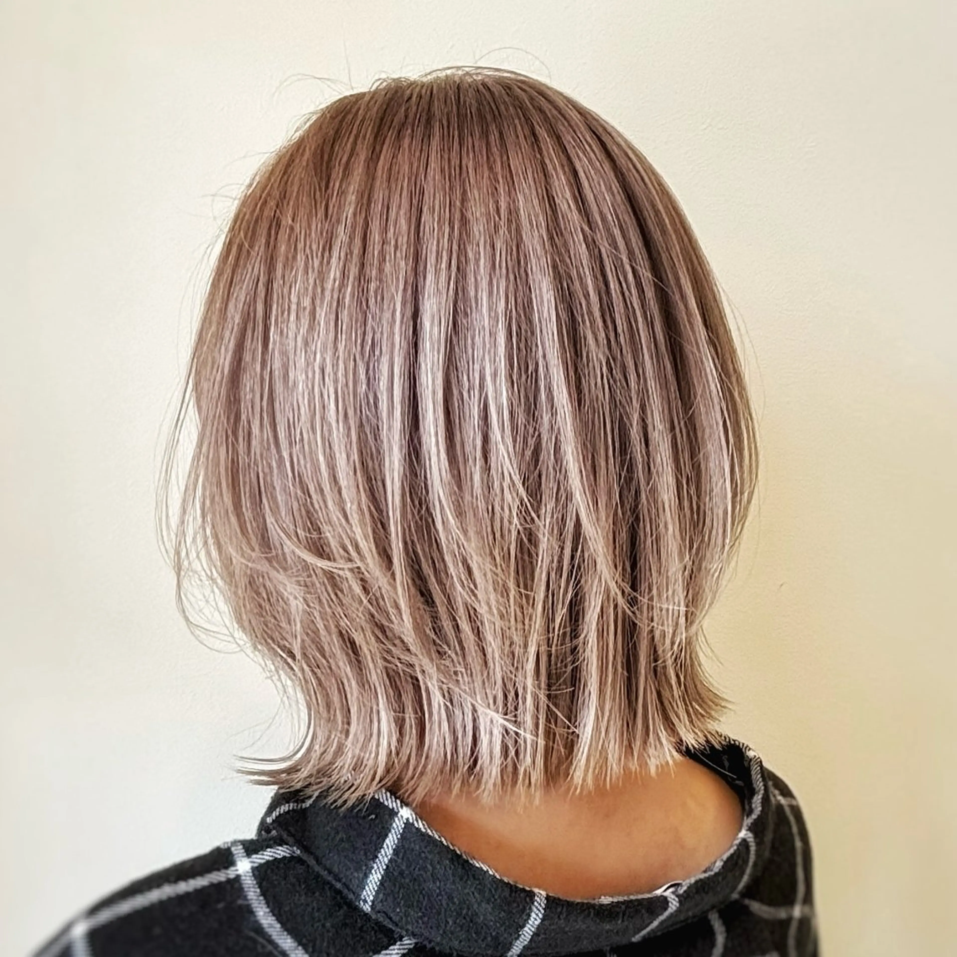 ショート カラー ボブレイヤー ボブ レイヤーカット ブリーチなしベージュ 特化 松村 茶屋町のヘアスタイル
