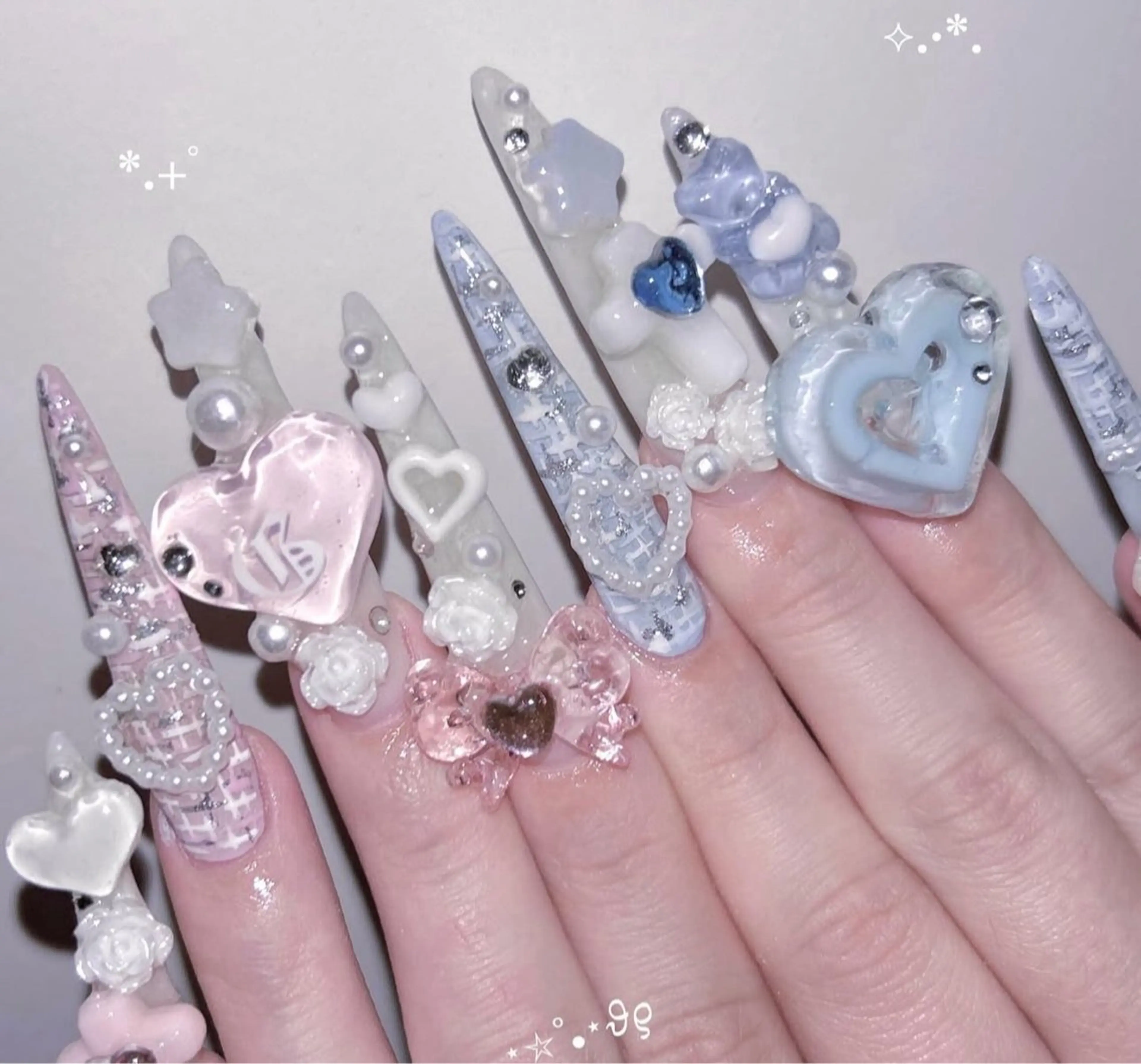 ネイル フレンチネイル ジェルネイル ガラスフレンチ ハロウィン ハート ハンドネイル H.baby Nail Salonのネイルデザイン