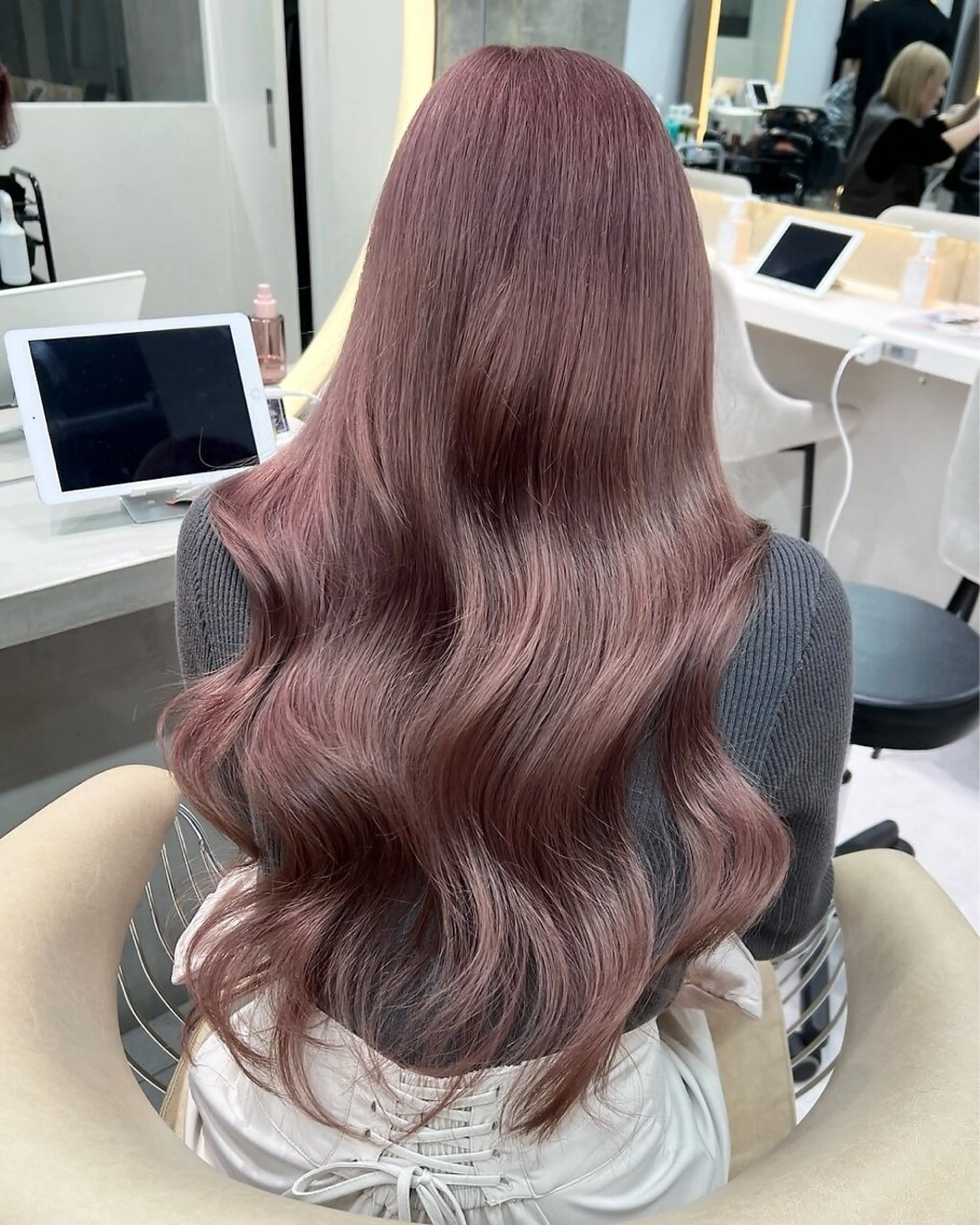 セミロング カラー ヘアカラー トリートメント Lond Le'a /ハイトーンカラーのヘアスタイル