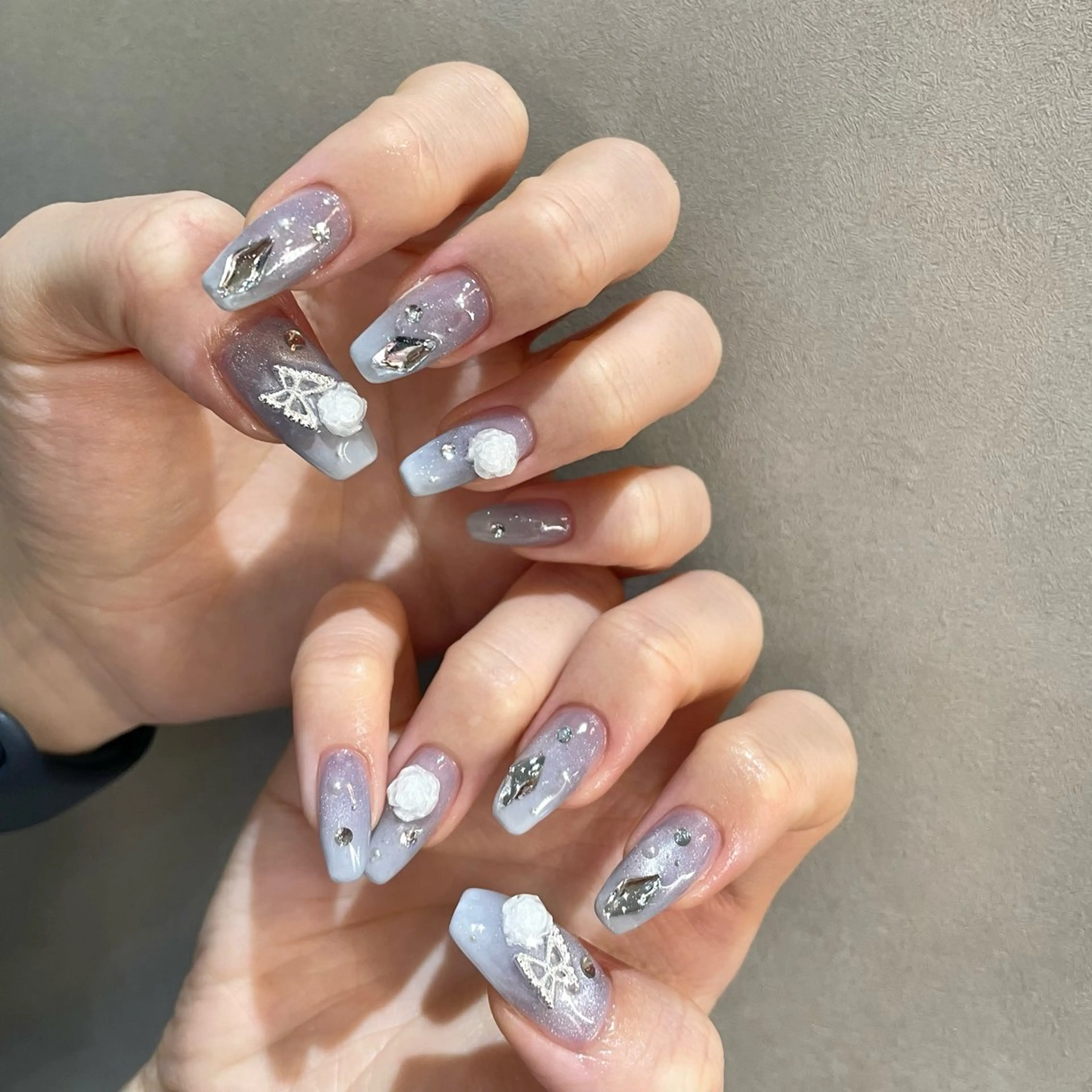 ネイル キラキラネイル 水色 ハンドネイル kaho /天神ネイルサロンのネイルデザイン