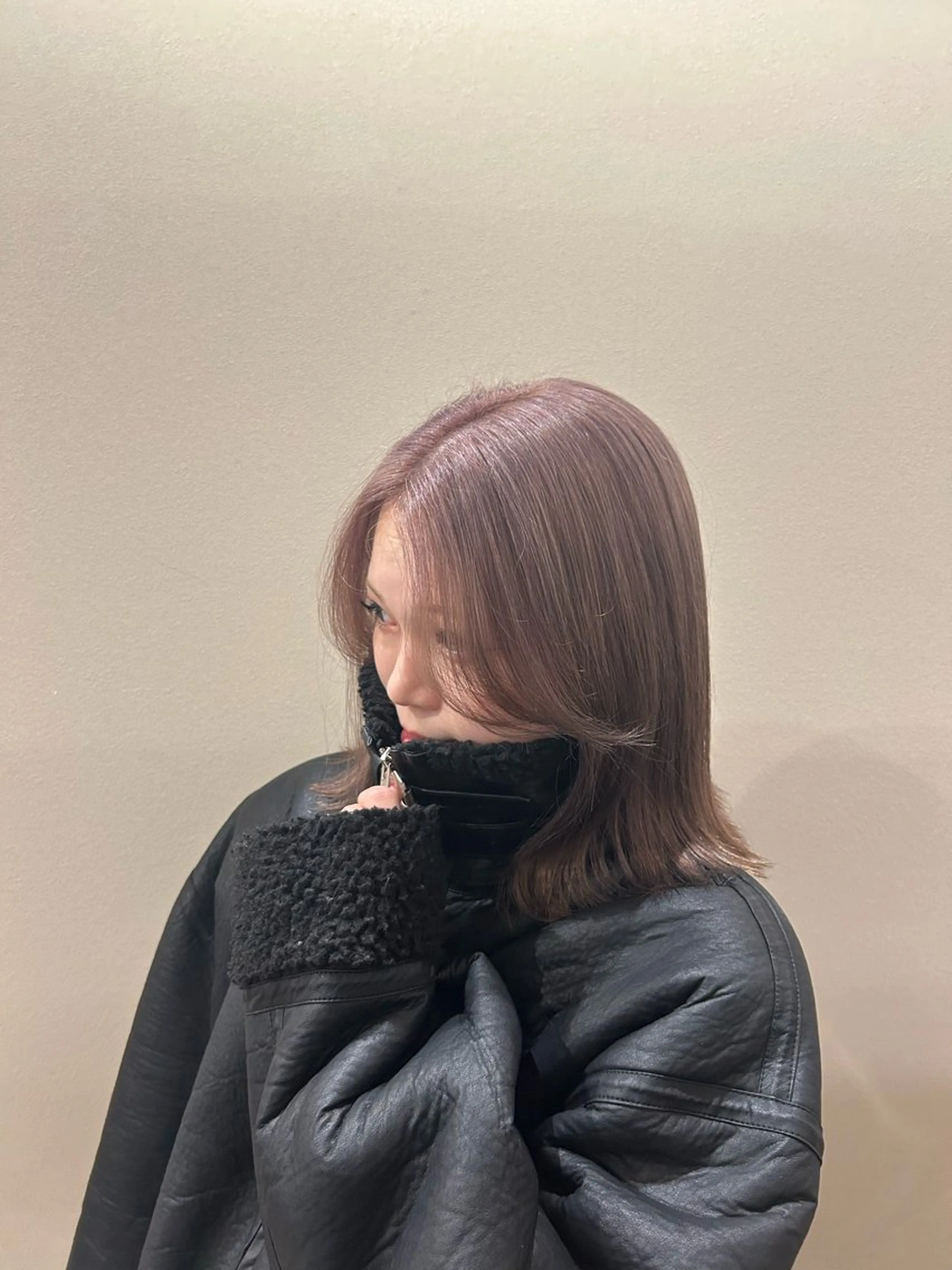 ミディアム カラー 大嘉田 麻凜のヘアスタイル