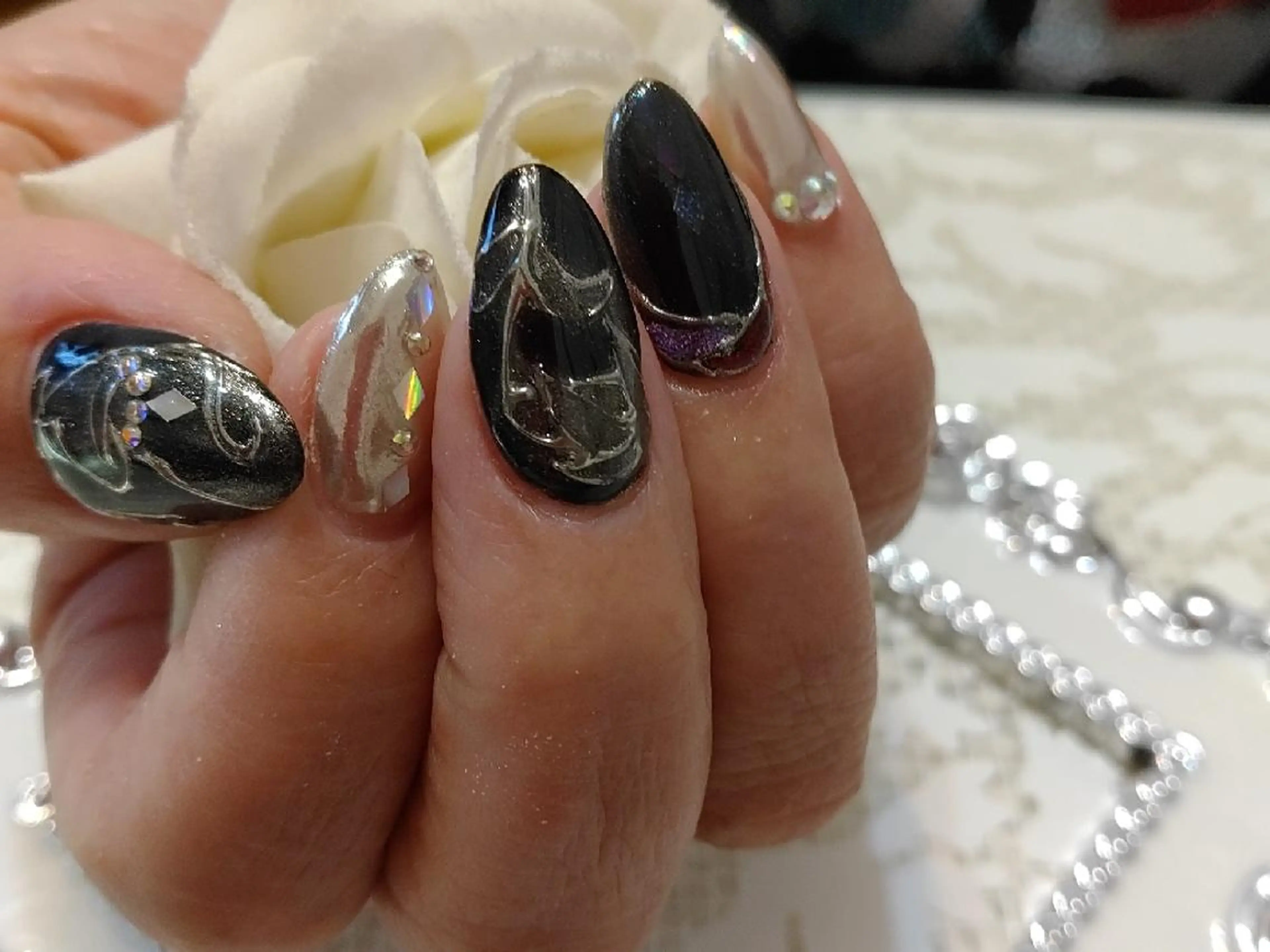 ネイル エステとネイル ローズコンフォートのネイルデザイン