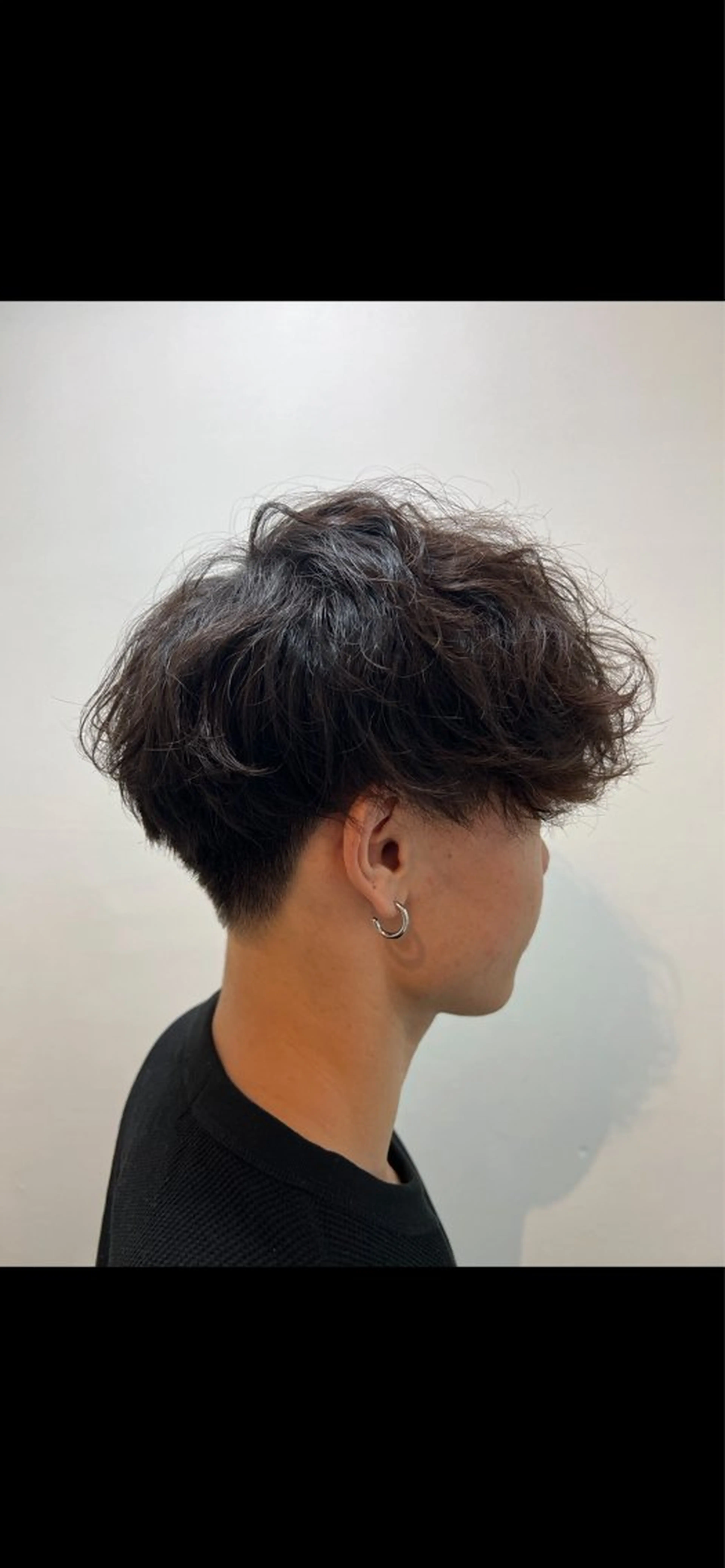 ショート メンズ スペインカール アベ ナツミのヘアスタイル