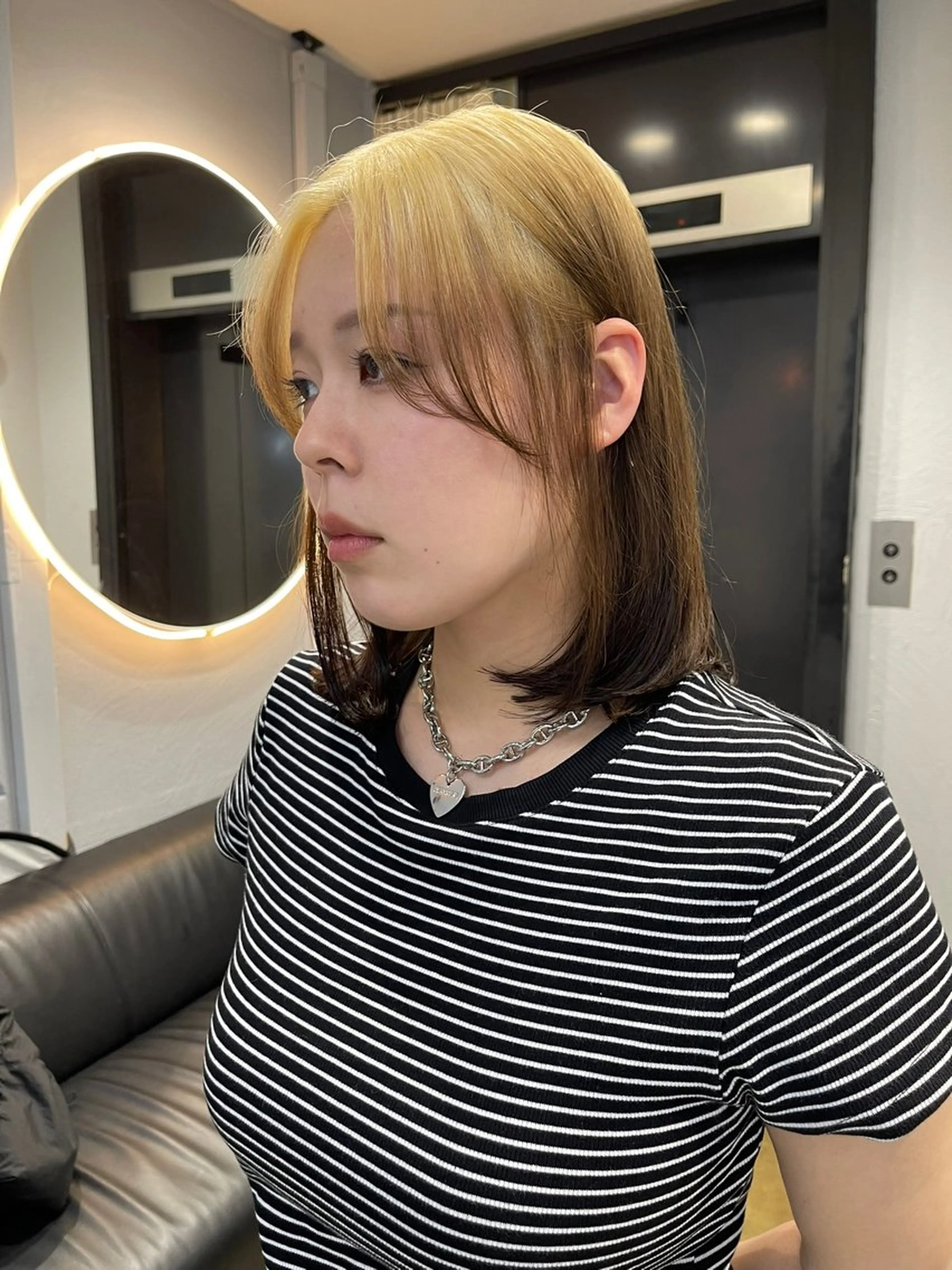 ミディアム カラー ベージュカラー ブリーチ ケアブリーチ デザインカラー ダブルカラー TATSUブリーチ/ ミルクティーベージュのヘアスタイル