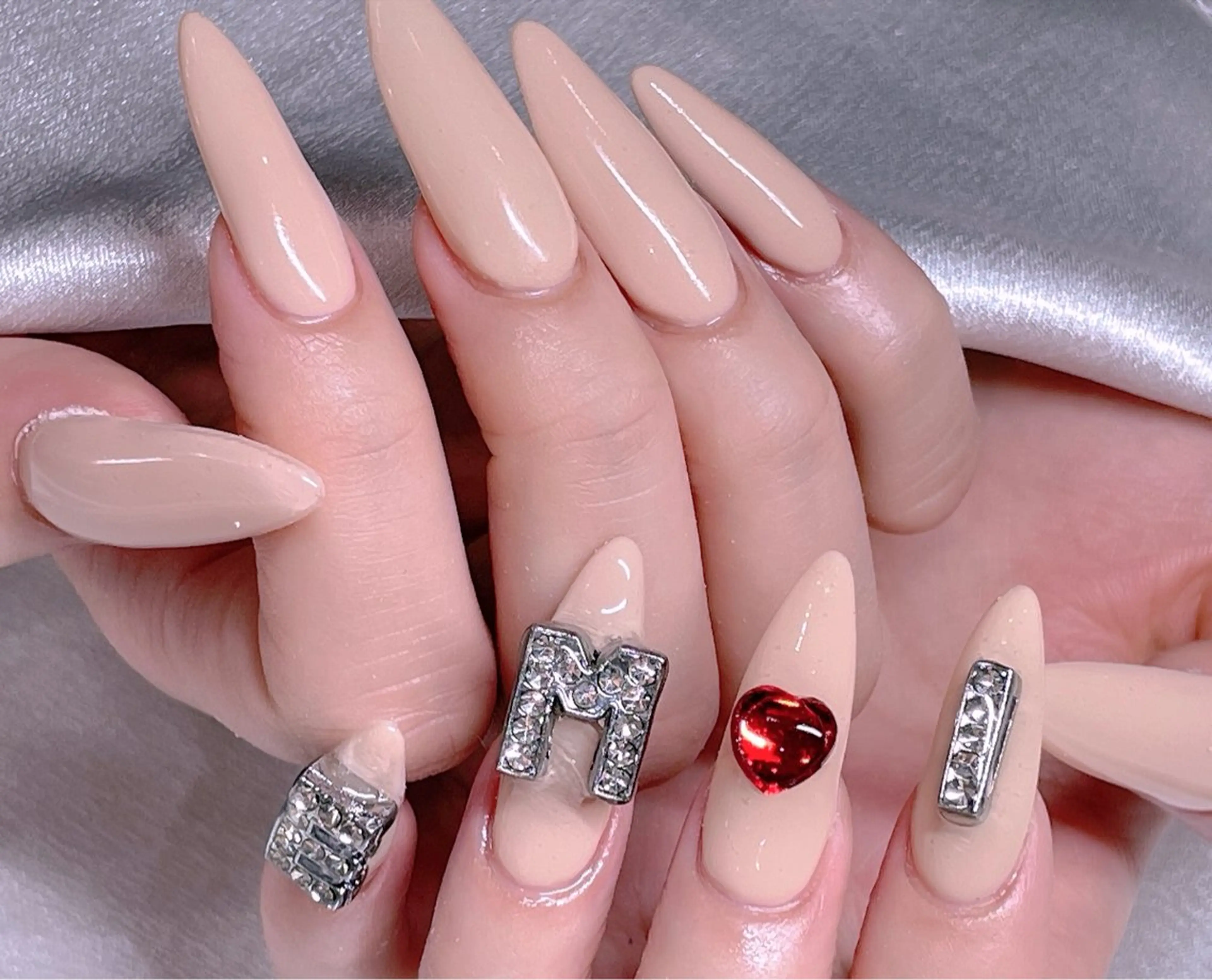 ネイル ブルー チークネイル フレンチネイル ジェルネイル ハート ハンドネイル 美爪パラジェル導入店 Sunnilyのネイルデザイン