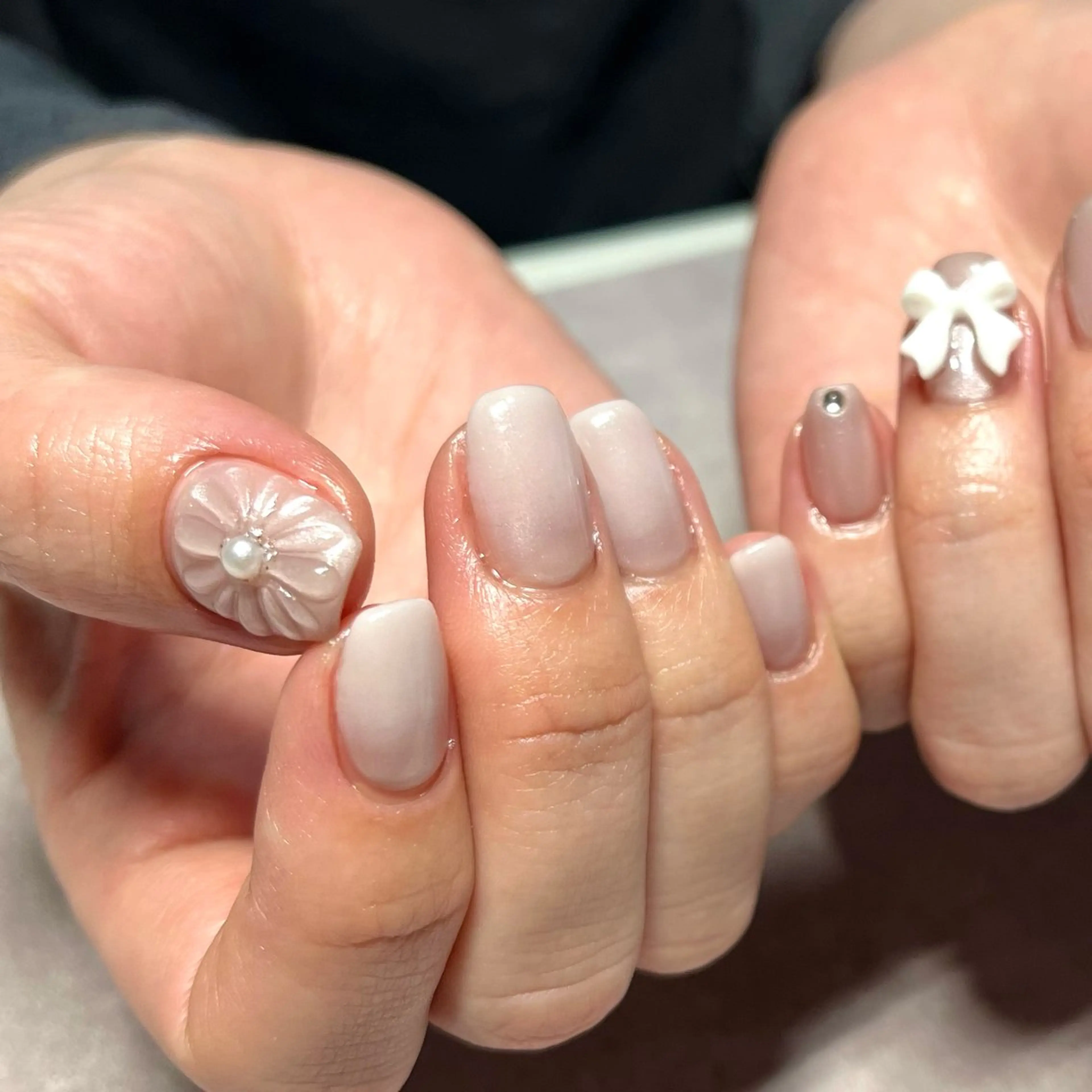 ネイル グラデーション リボン 春ネイル ストーンネイル ハンドネイル kupu所属・ネイルサロン kupuのネイルデザイン