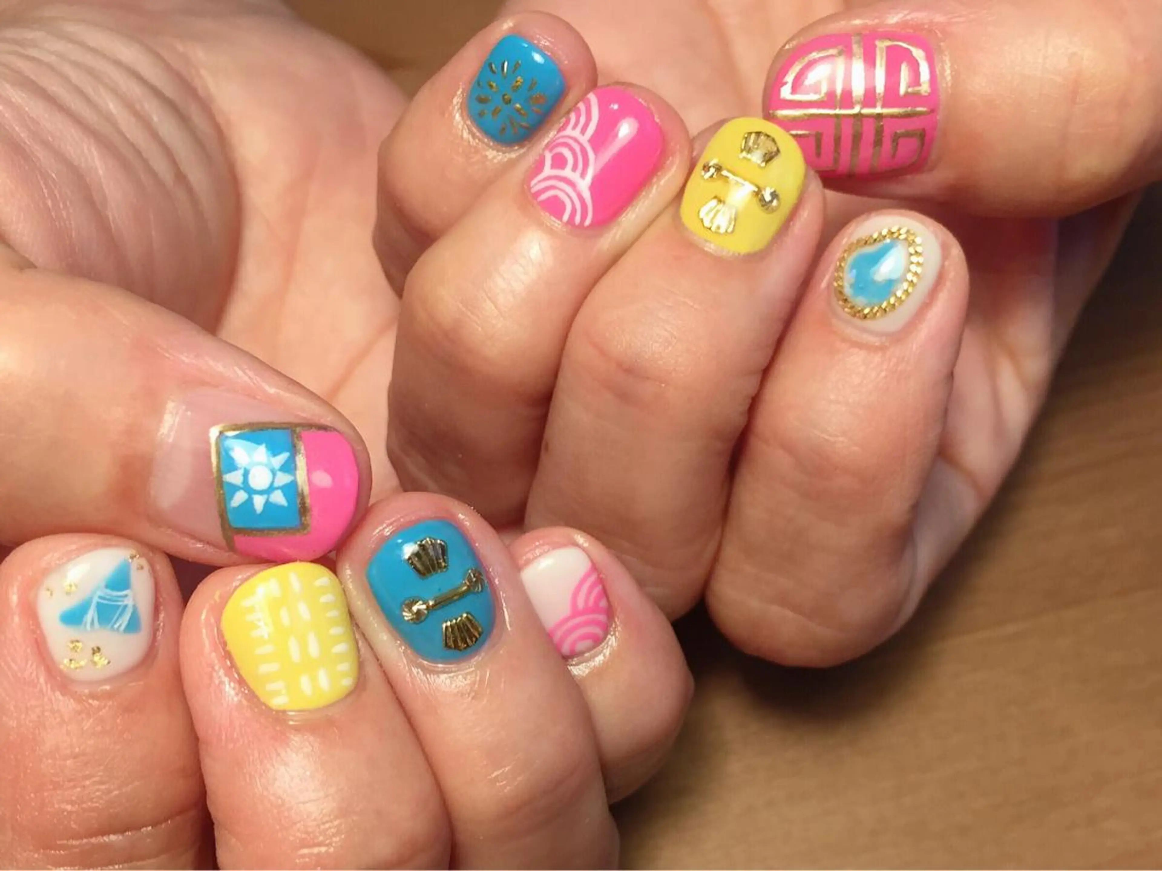 ネイル ｱｲﾗｯｼｭ ﾈｲﾙ ｻﾛﾝ つけるのマツエク・マツパデザイン