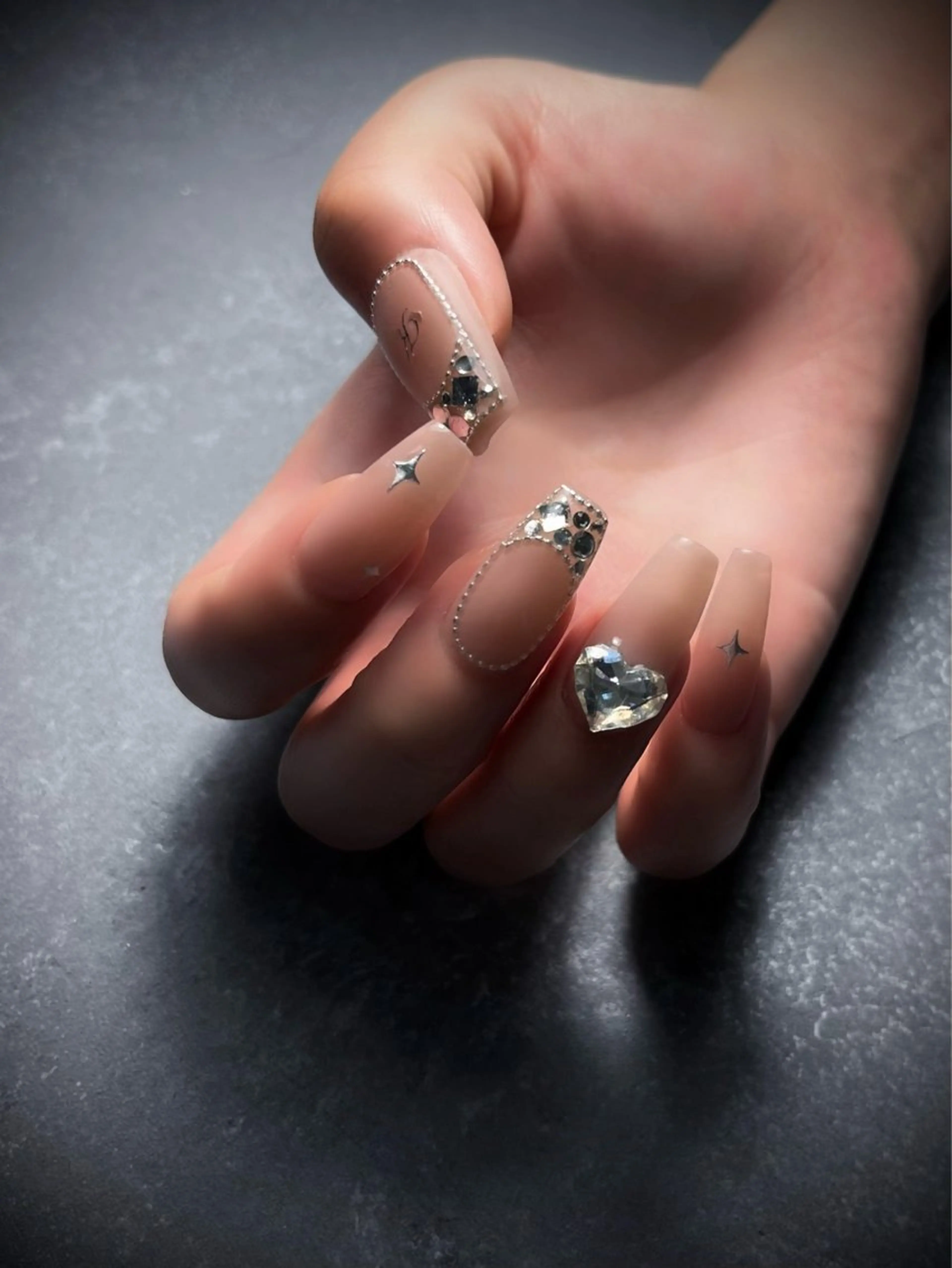 ネイル キラキラネイル マグネットネイル ワンカラーネイル スカルプネイル ワンホンネイル nine.🦋 YUKOのネイルデザイン