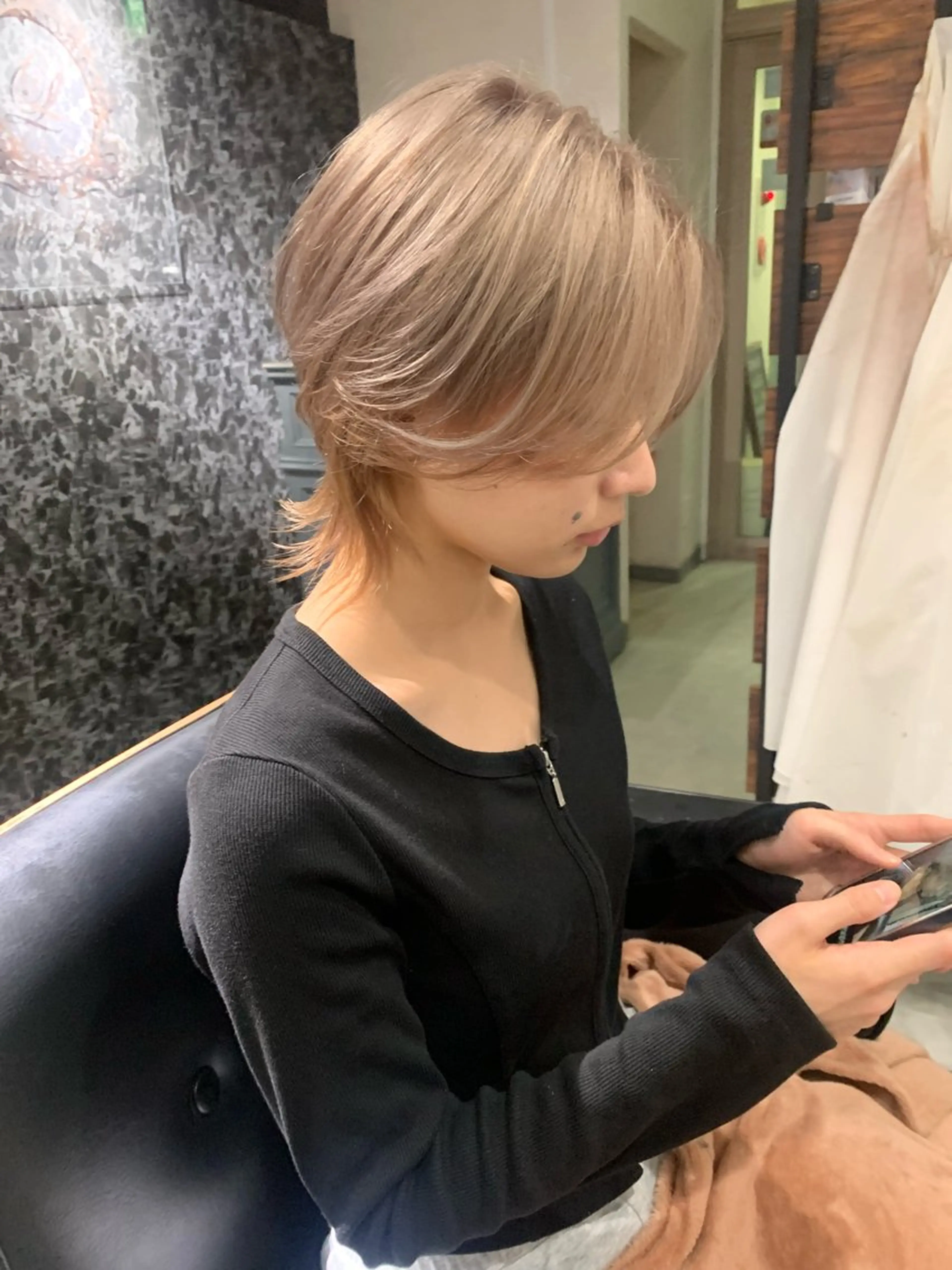 ミディアム カラー ベージュカラー ホワイトベージュ ウルフカット カット ヘアカラー トリートメント カラーなら川嶋宏旭✨ salonLEPIAのヘアスタイル