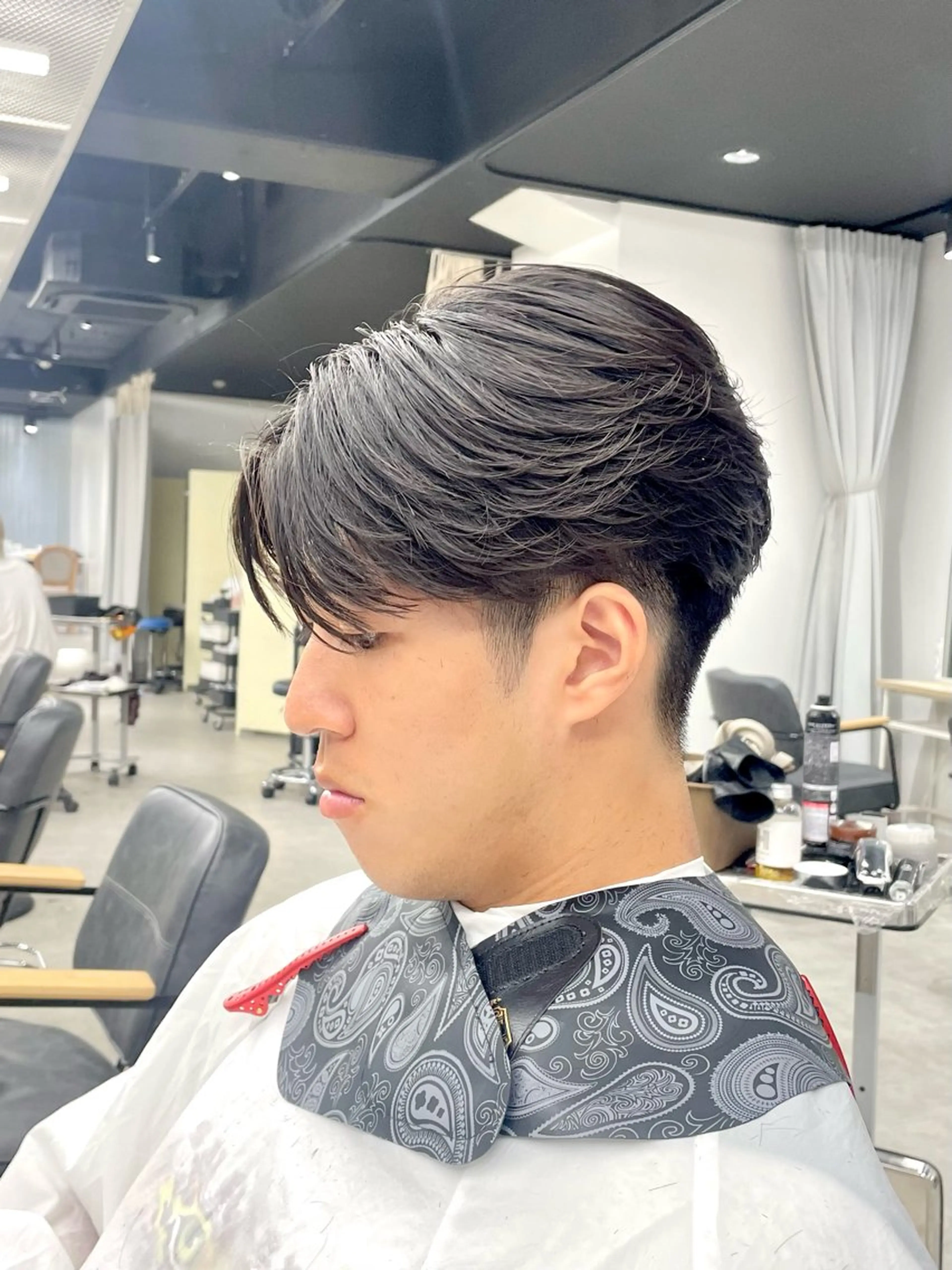 ショート パーマ メンズ センターパート フェザーパーマ カルマパーマ メンズパーマ ニュアンスパーマ カラーモデル⚡️ REONのヘアスタイル