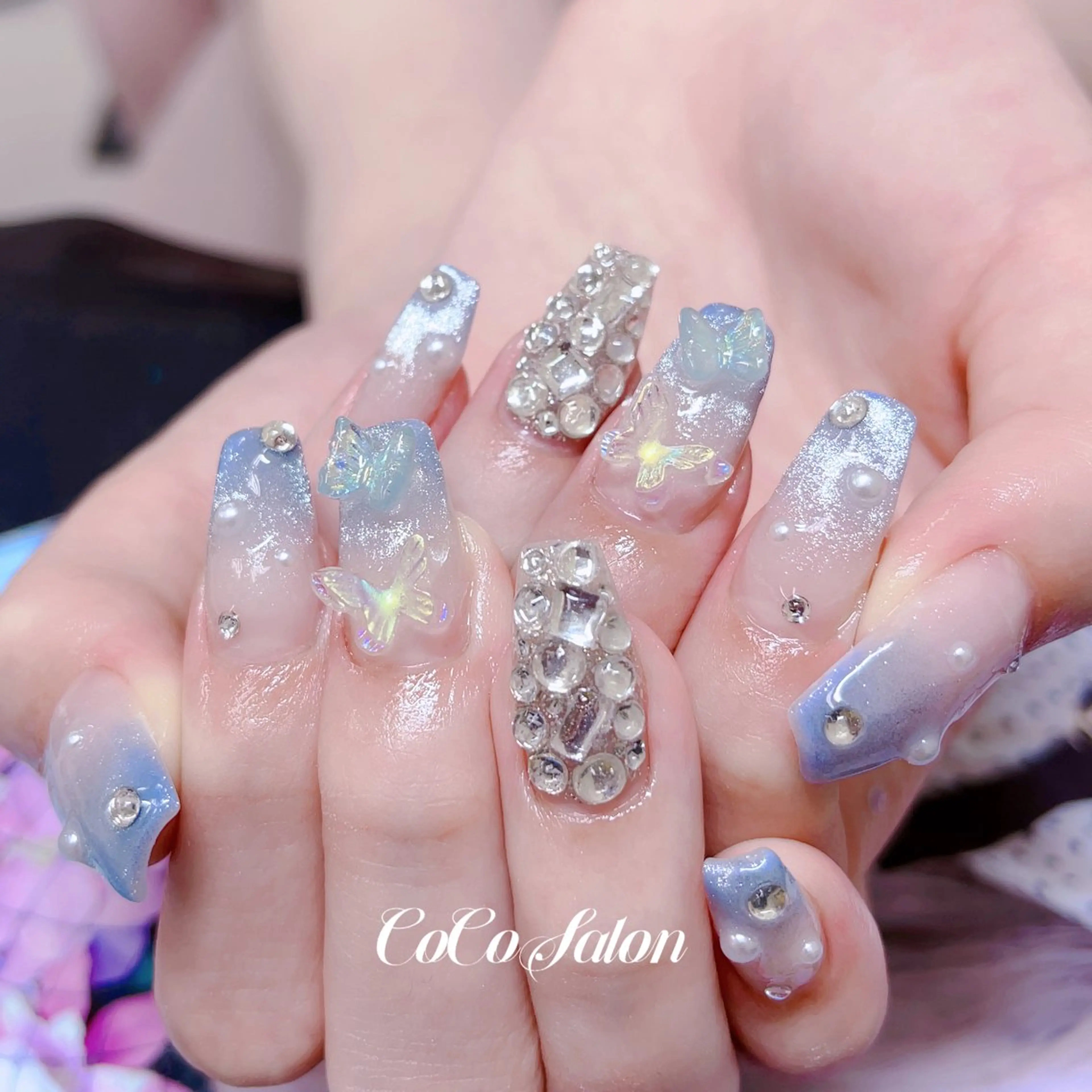 ネイル 長さ出し ジェルネイル ゴージャス グラデーション キラキラネイル CoCoSalon ネイル/まつ毛予約のネイルデザイン