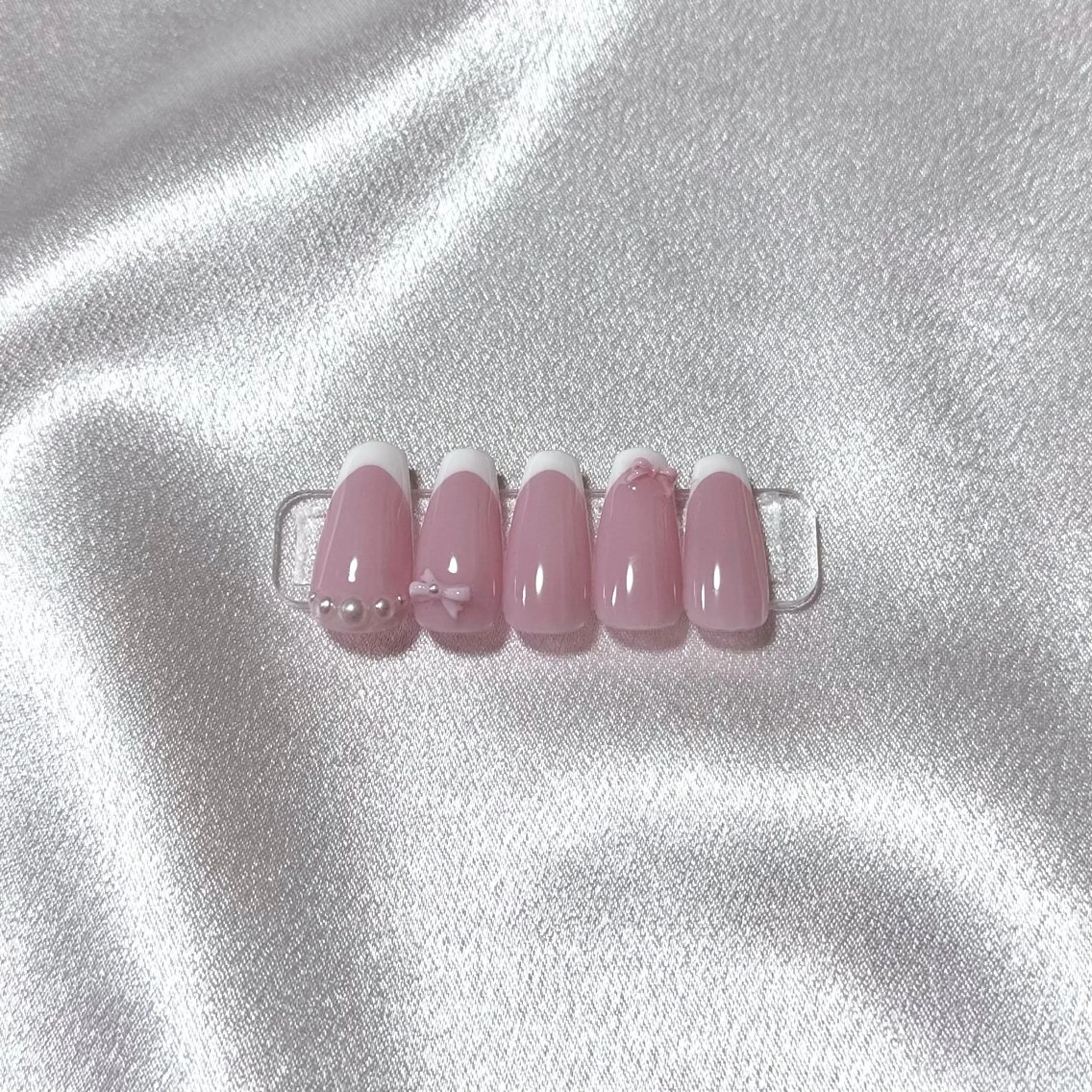 (オフ無し)フレンチネイル୨୧の写真