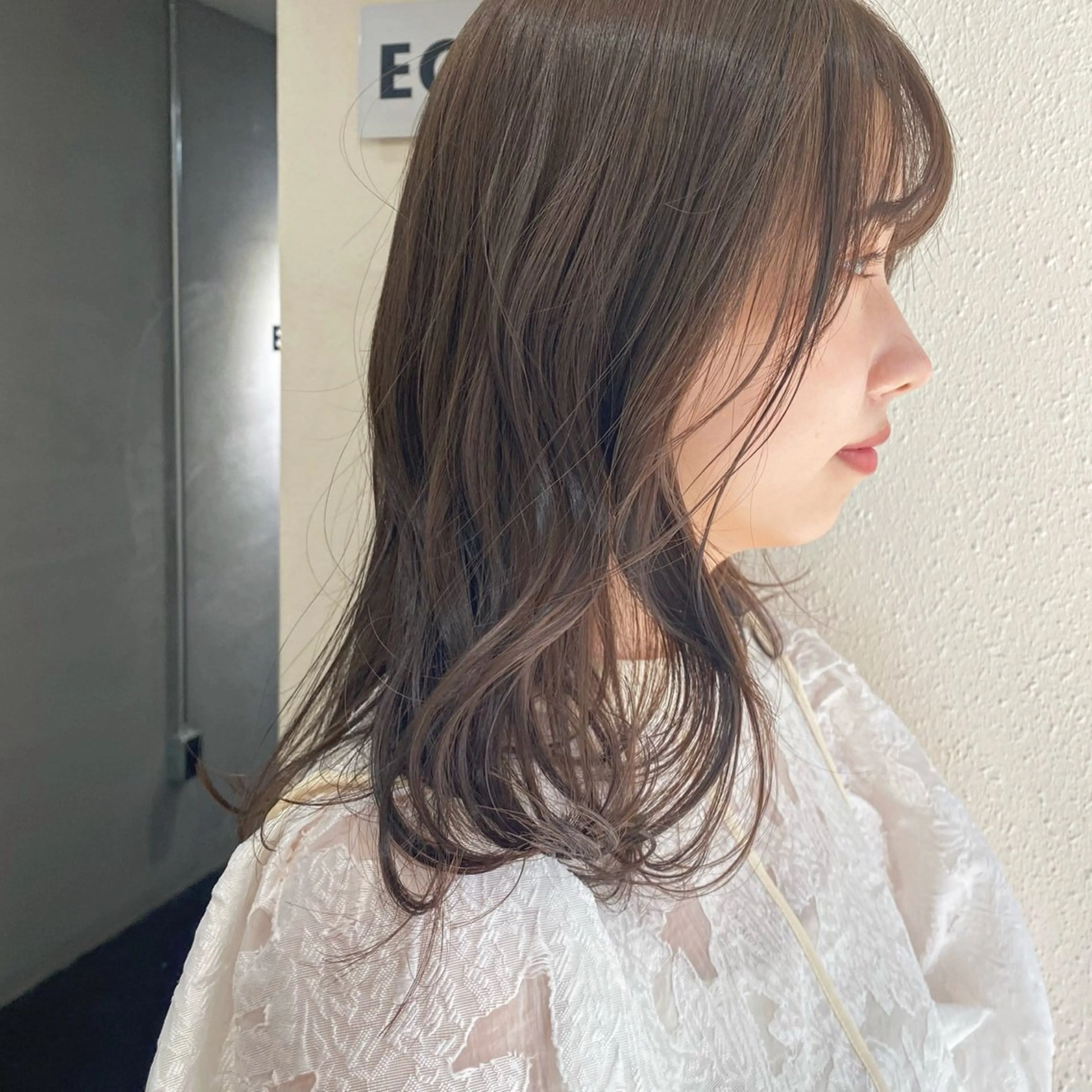 セミロング カラー ベージュカラー ブリーチ ブリーチなしカラー ヘアカラー 肌馴染みくすみカラー 花房 佑夏のヘアスタイル