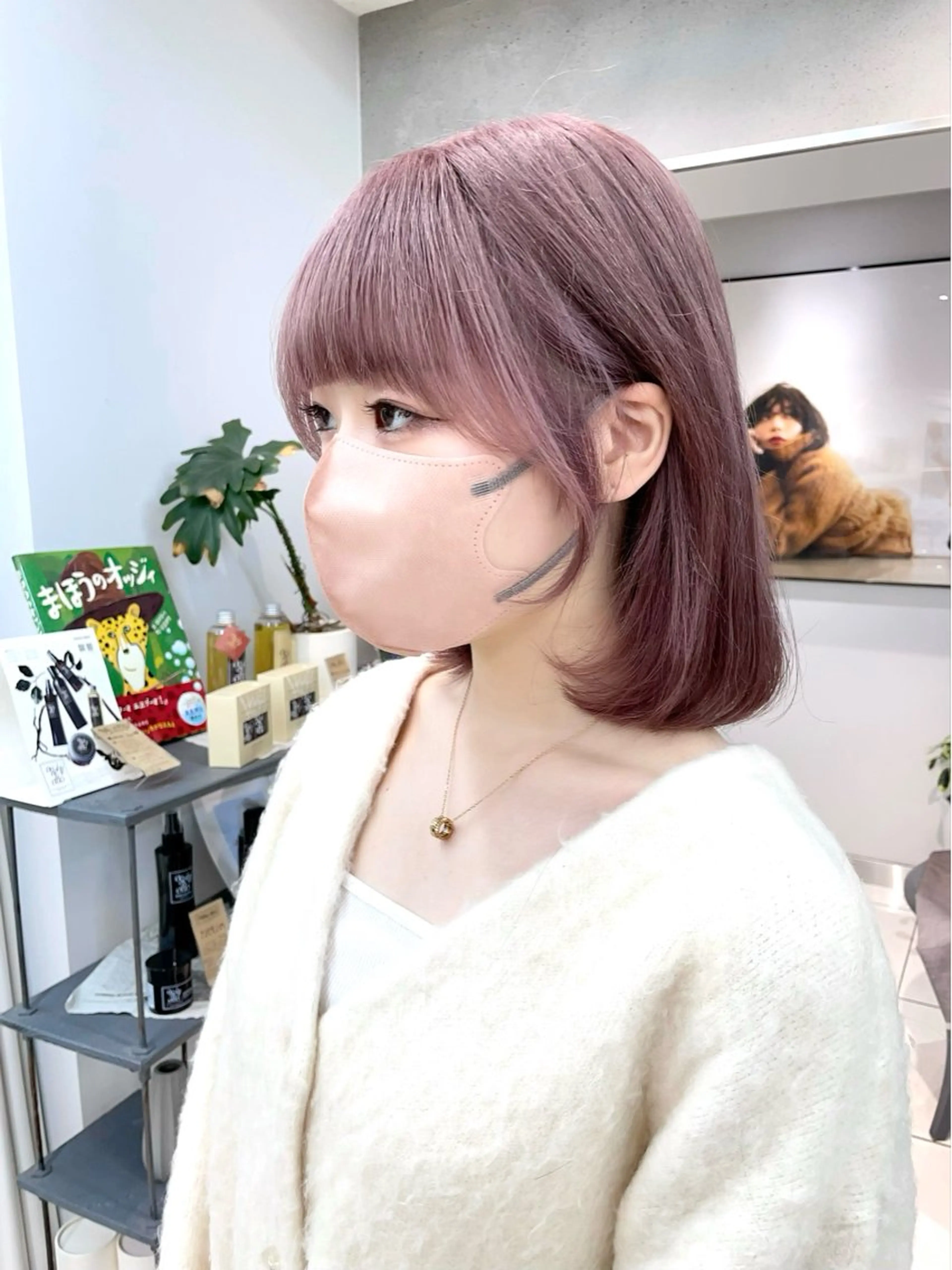 ショート カラー ヘアアレンジ ベージュカラー ブリーチ ケアブリーチ ハイトーンカラー ピンクカラー ボブ/透明感ベージュ 🫧クルミ🌟のヘアスタイル