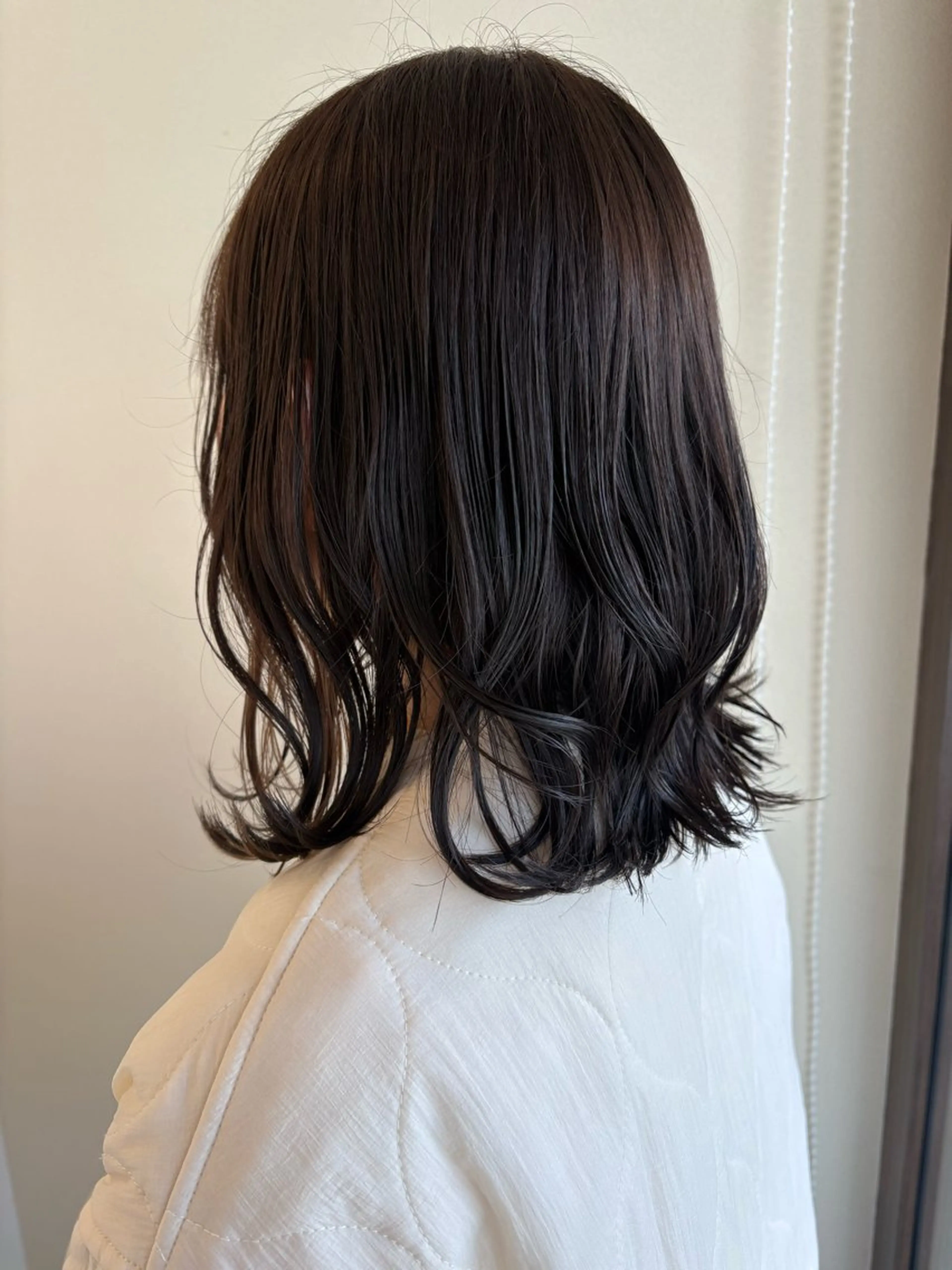 ミディアム 西田 朋華のヘアスタイル