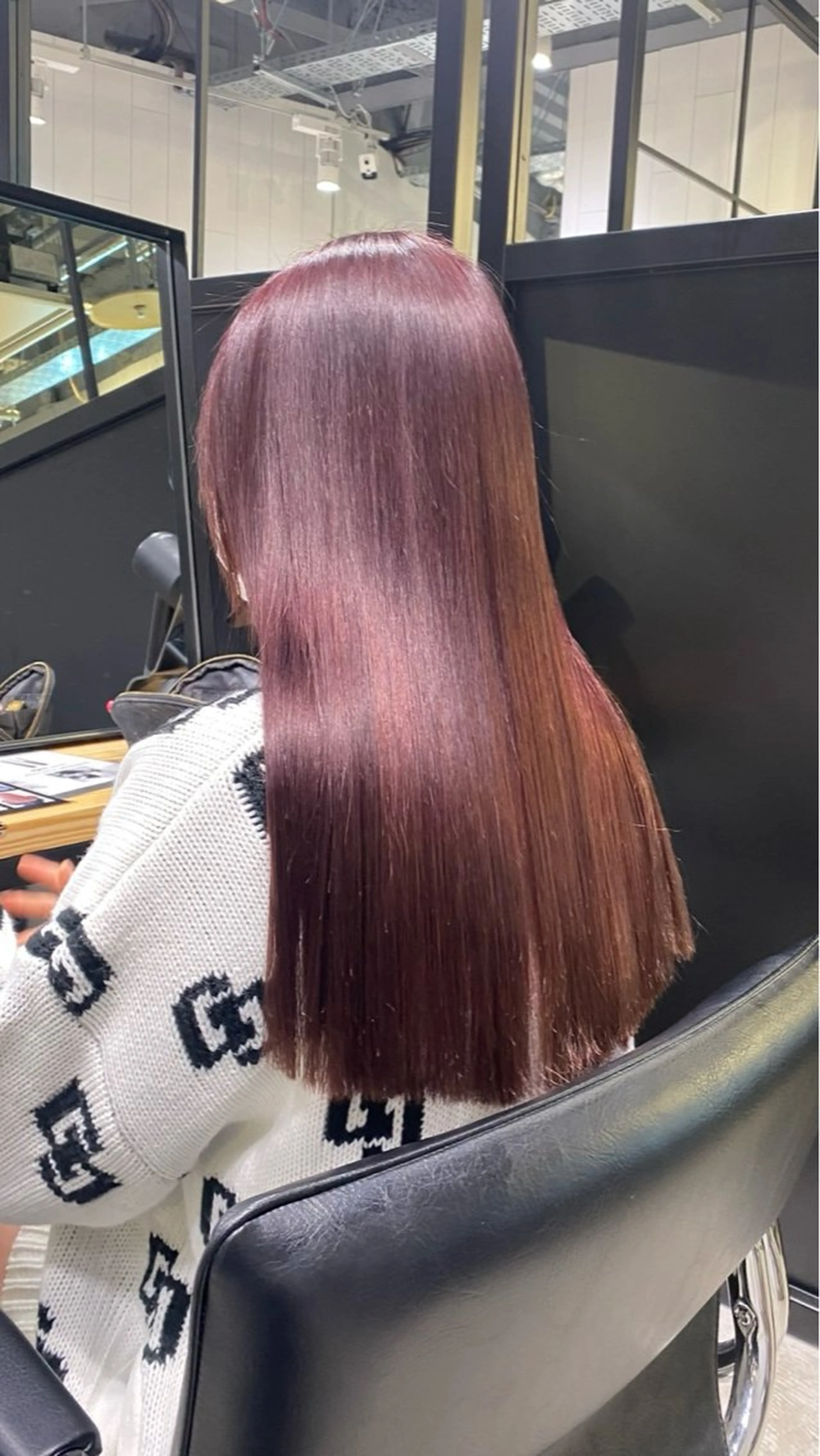 ロング ピンクラベンダー ブリーチ/ハイトーン /大人バレイヤージュのヘアスタイル