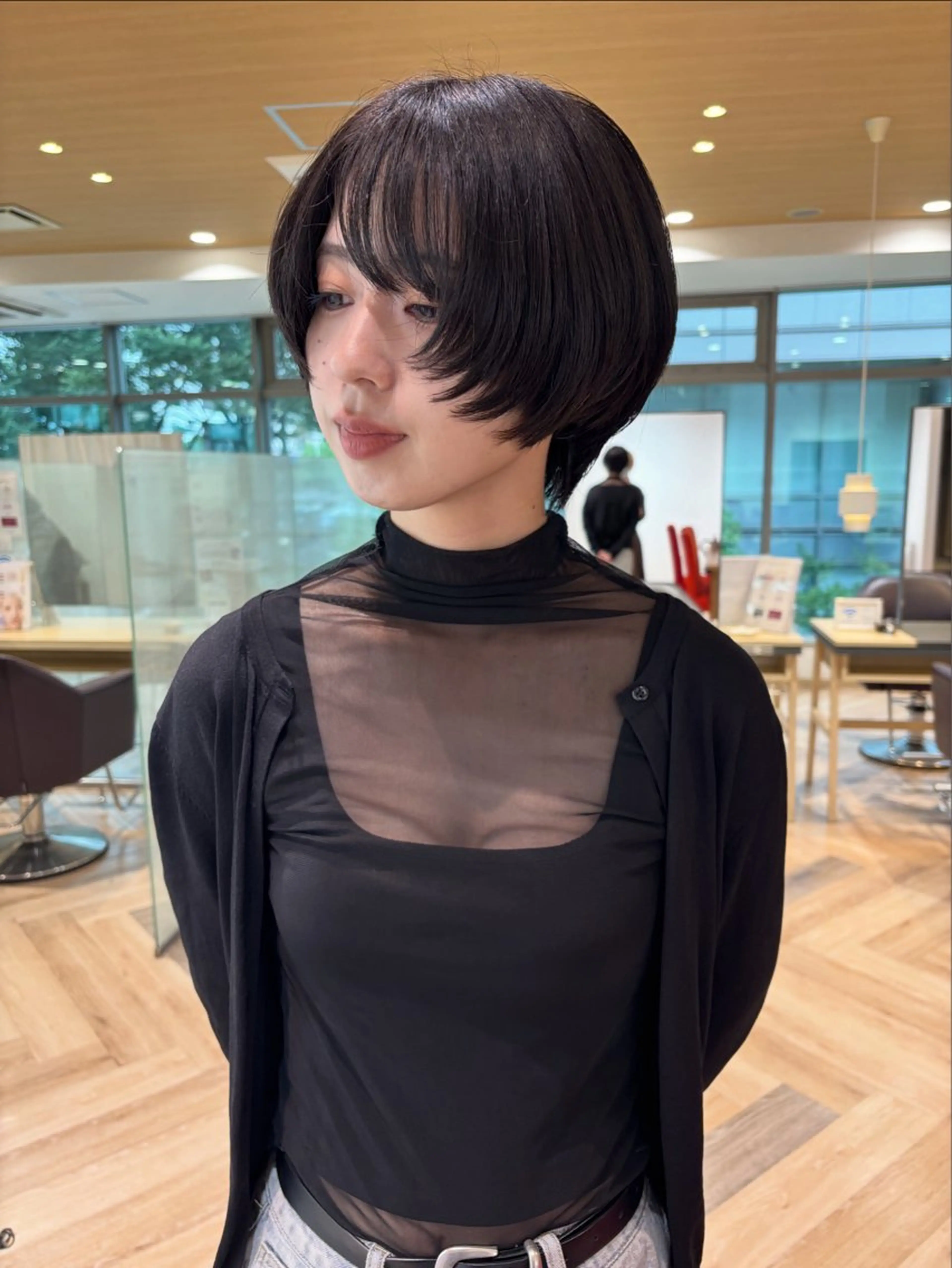 ショート 顔まわりレイヤー 顔周りカット レイヤーカット ショートヘア ウルフカット カット ゆい/パーマ/レイヤ ー/似合わせカラーのヘアスタイル