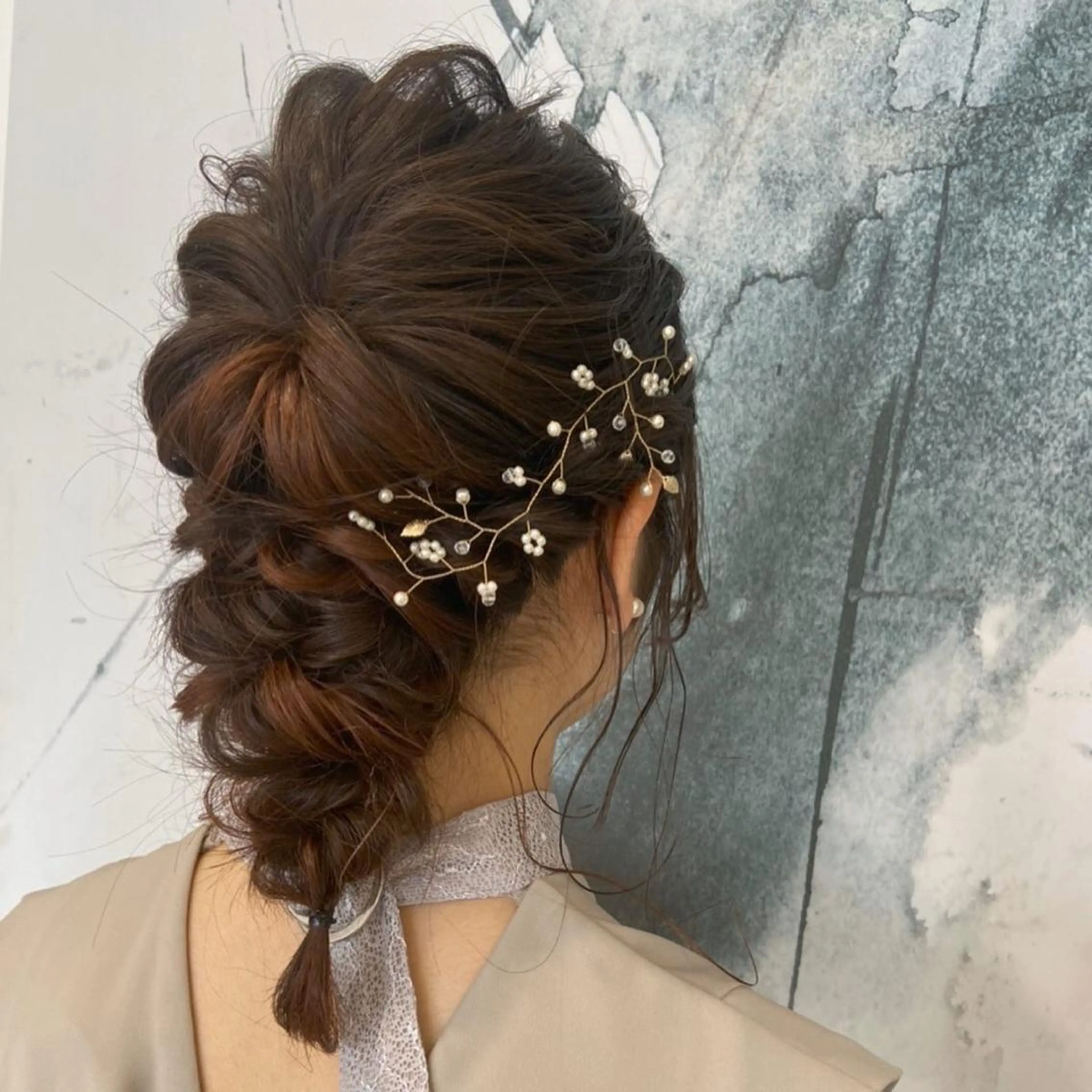 セミロング ヘアアレンジ 結婚式・ブライダル ヘアセット カジュアルを女っぽく 𝗮𝘆𝗮𝗰𝗼のヘアスタイル