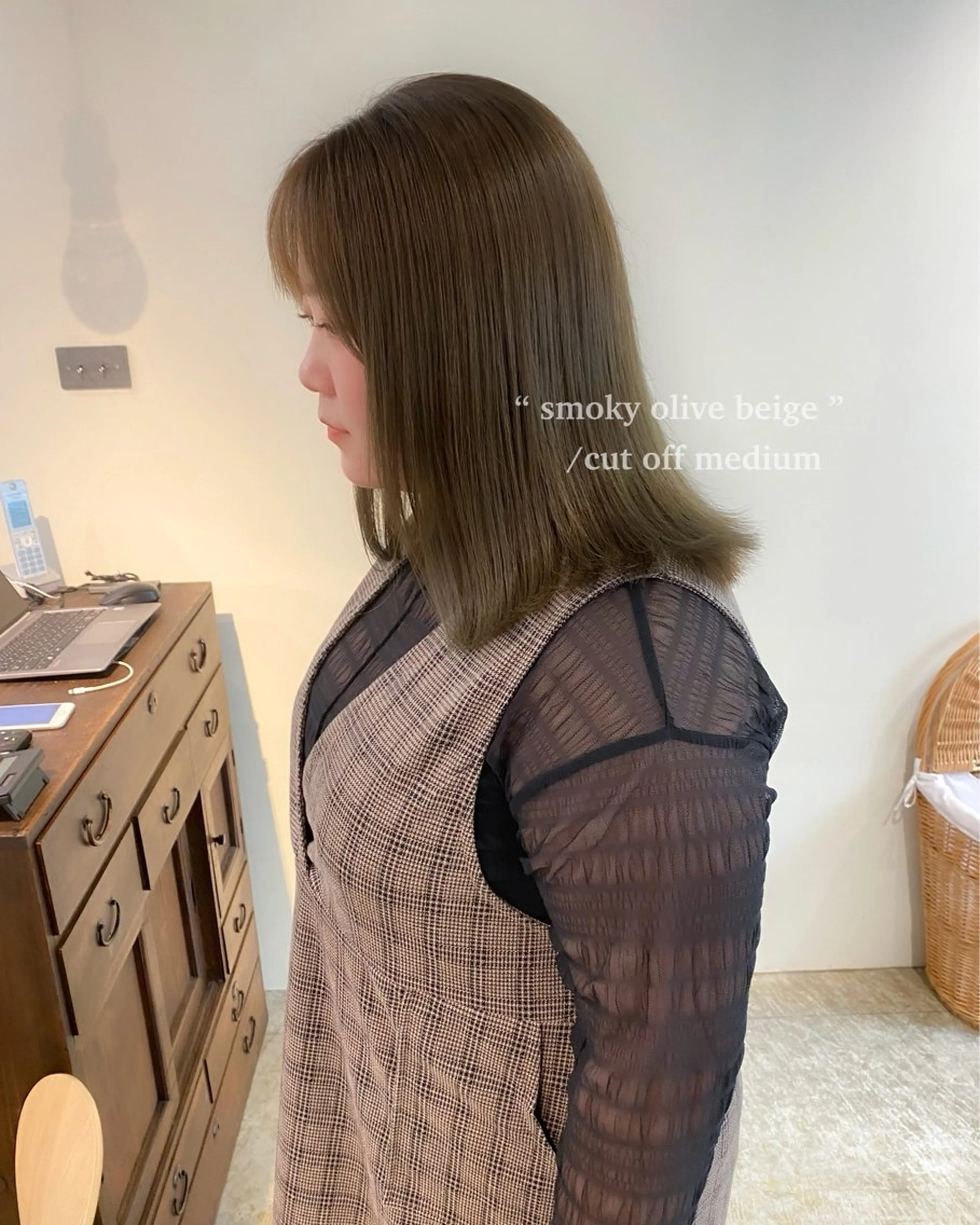 ミディアム カラー ベージュカラー ブリーチ 透明感カラー グレージュ オリーブベージュ 板谷みさき /艶ボブ/藤沢美容室のヘアスタイル