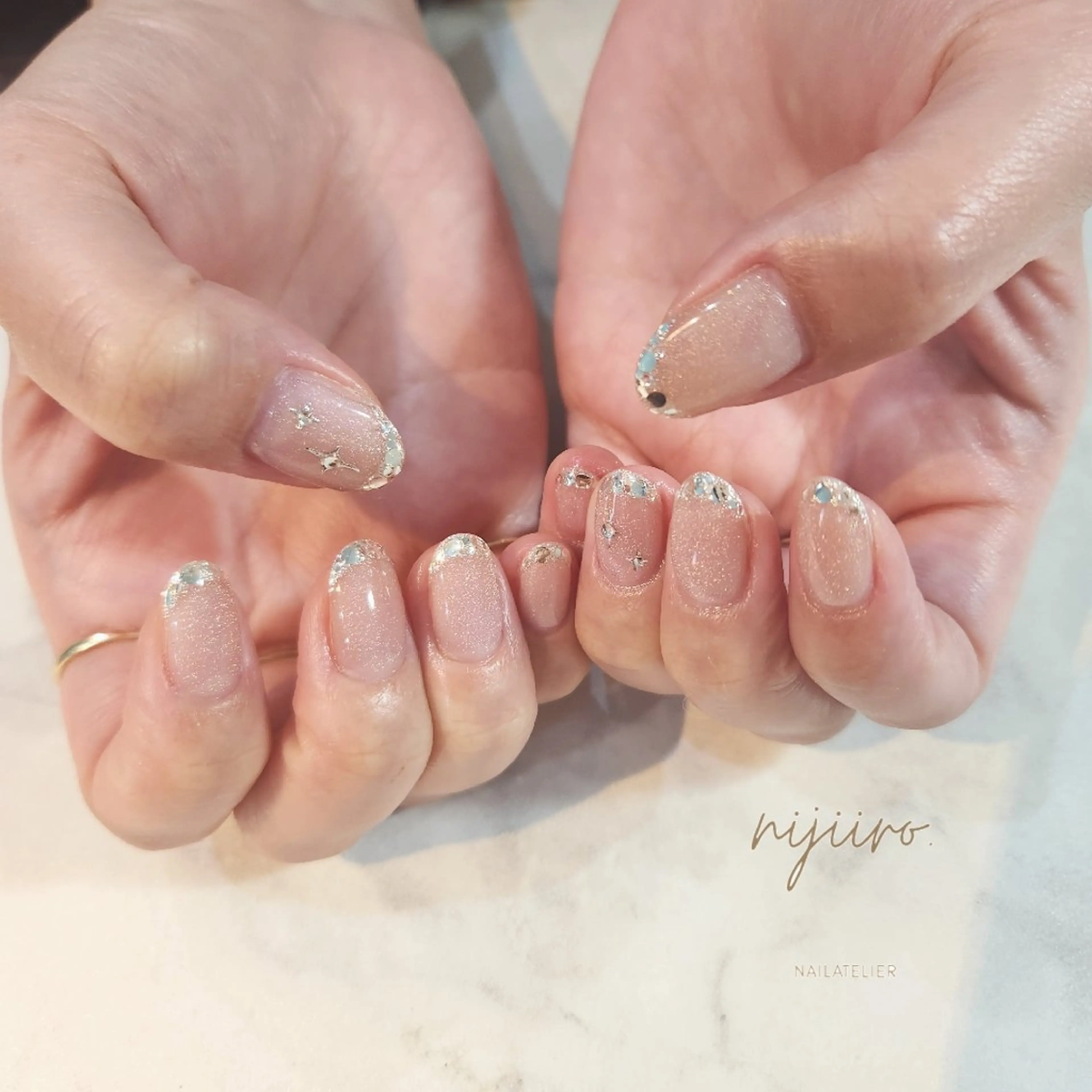ネイル フレンチネイル ガラスフレンチ ハンドネイル nailatelier nijiiro.所属・nijiiro🌈 サトウのネイルデザイン
