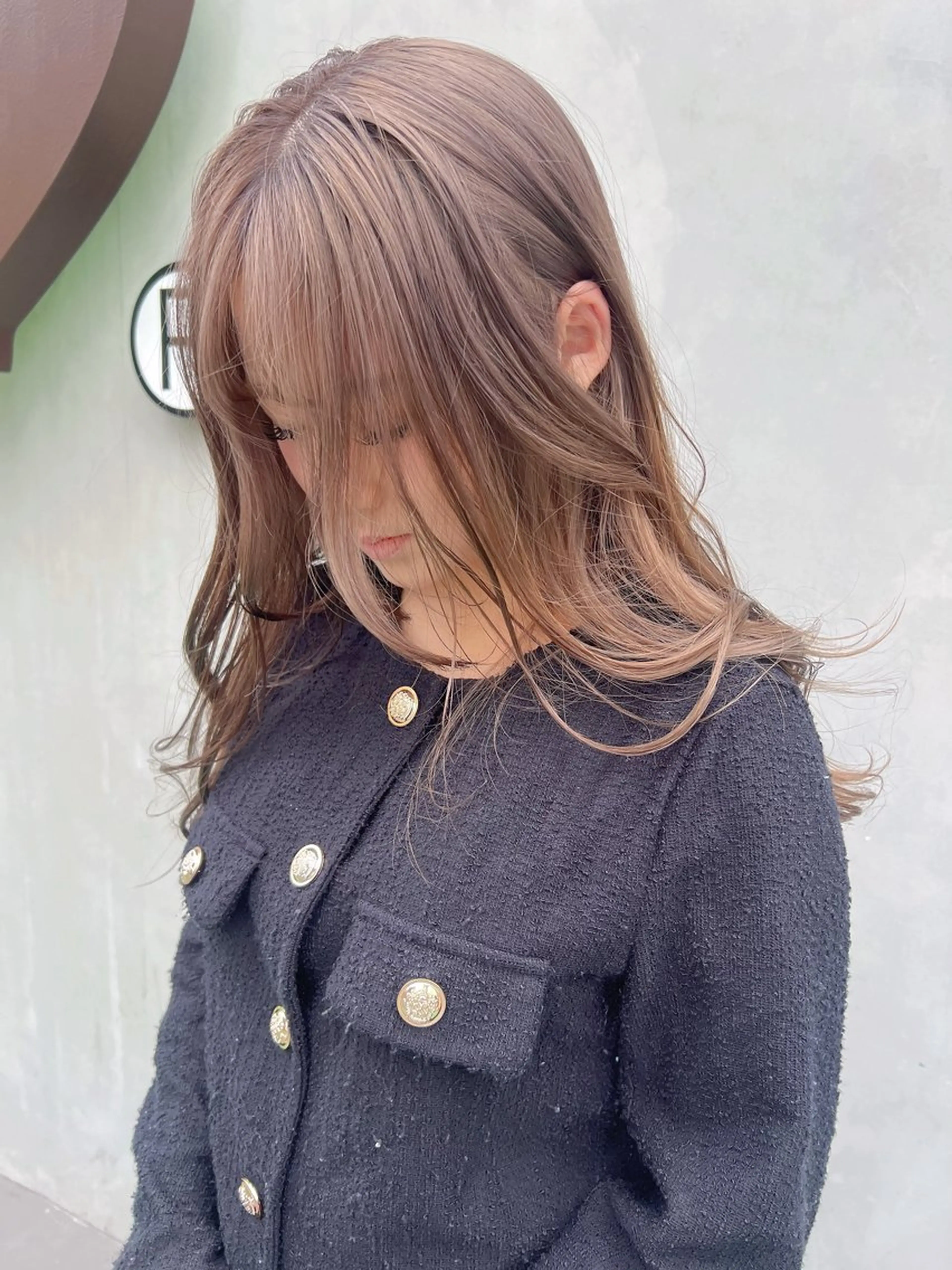 ロング カラー ベージュカラー ブリーチ 透明感カラー グレージュ ハイトーンカラー ヘアカラー YUI ハイトーンカラーのヘアスタイル