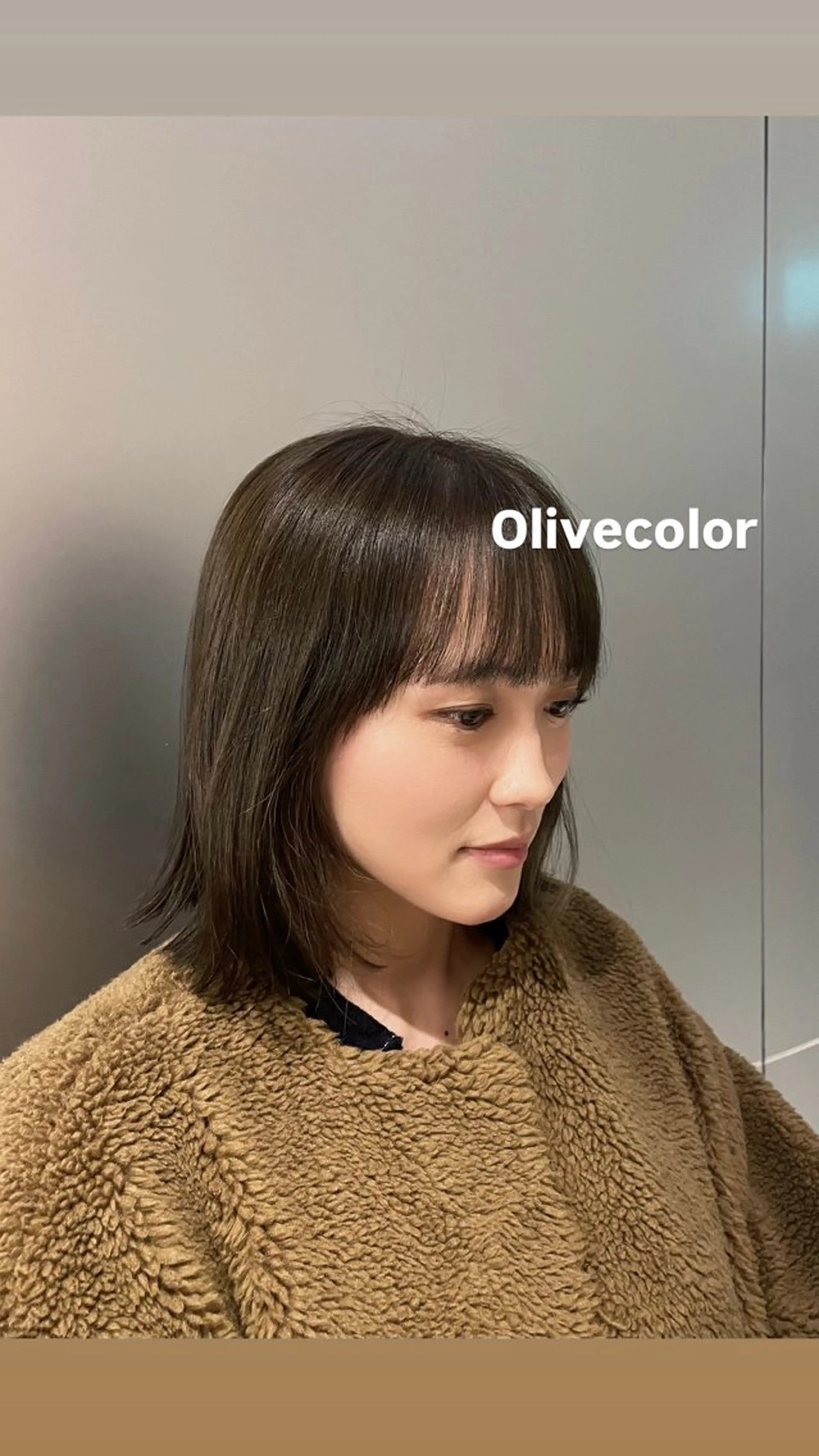 ミディアム カット ヘアカラー ブリーチなしカラー/ 顔周りレイヤーのヘアスタイル