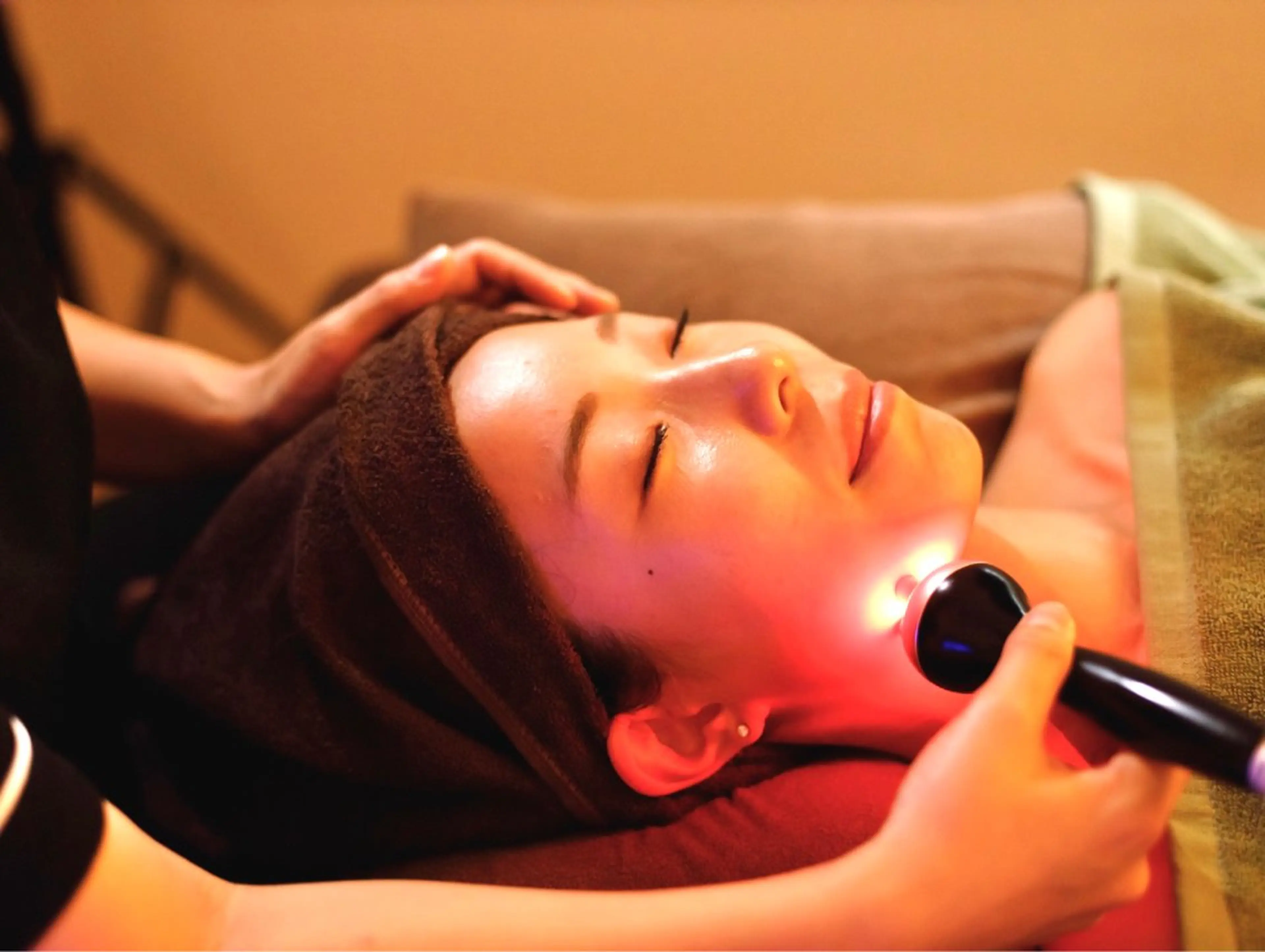 小顔＆美肌【美顔200ショット】💆🏻‍♀️❤️＋首オイルの写真