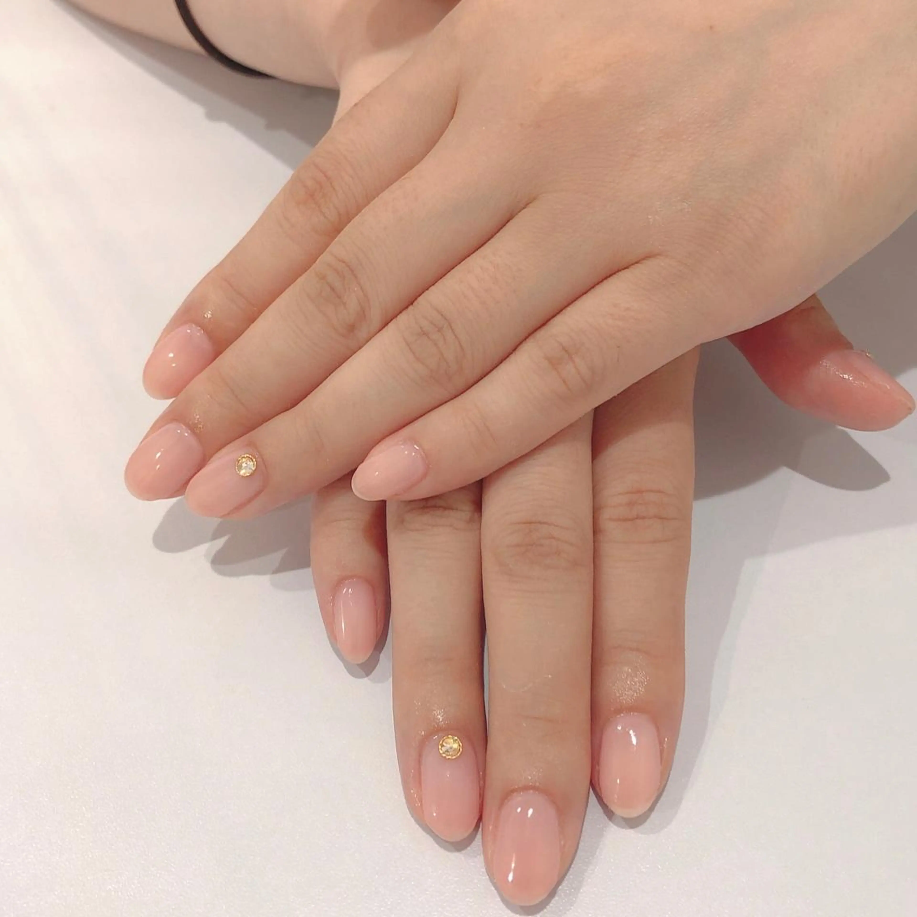 ワンカラー🤍肌馴染み抜群◎ピンク・ベージュ系の透け感たっぷりなネイル💅🏻💎オフィスネイル向け⭐️の写真