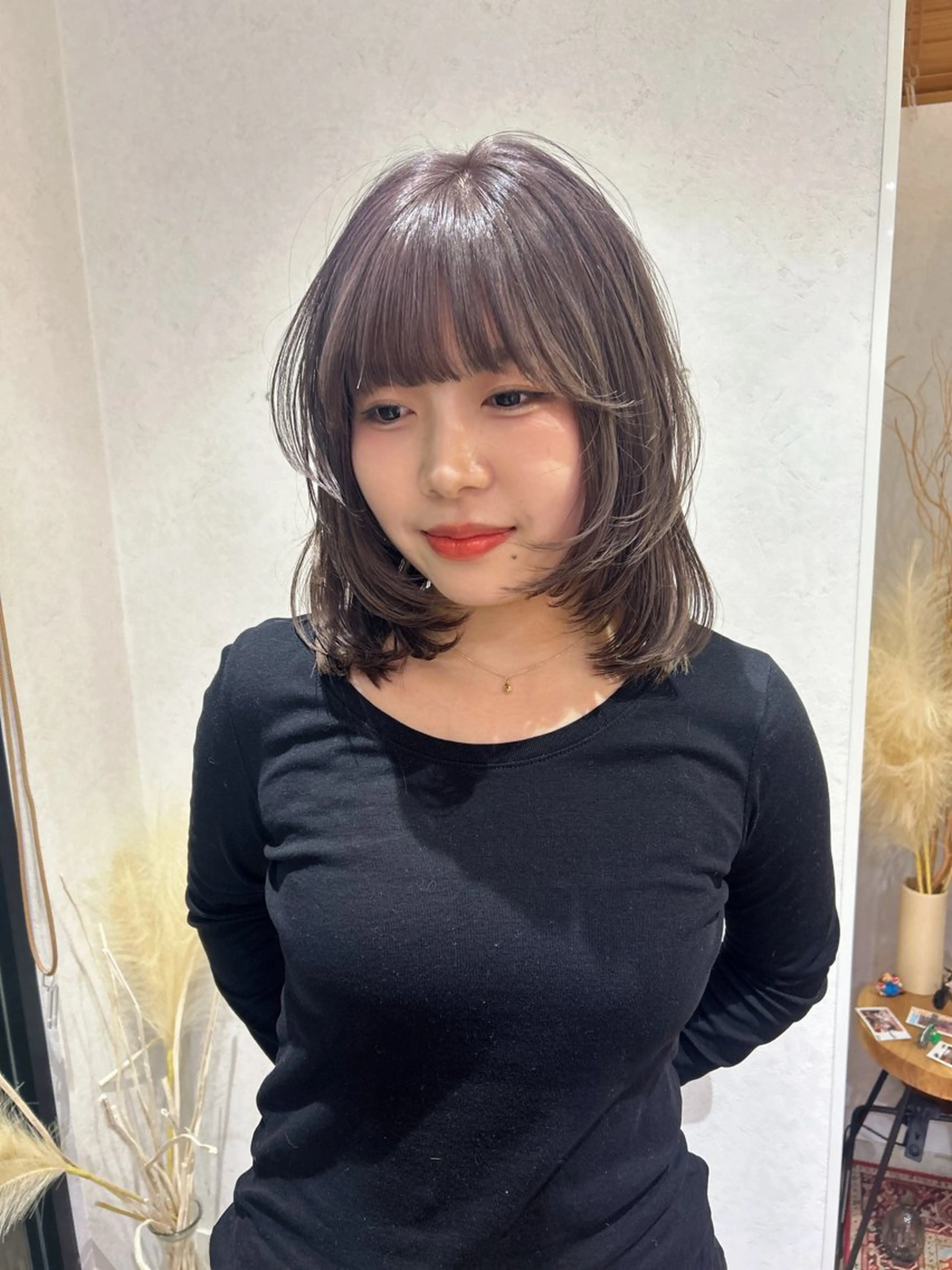 ミディアム カラー Nana/透けカラー ×似合わせカットのヘアスタイル