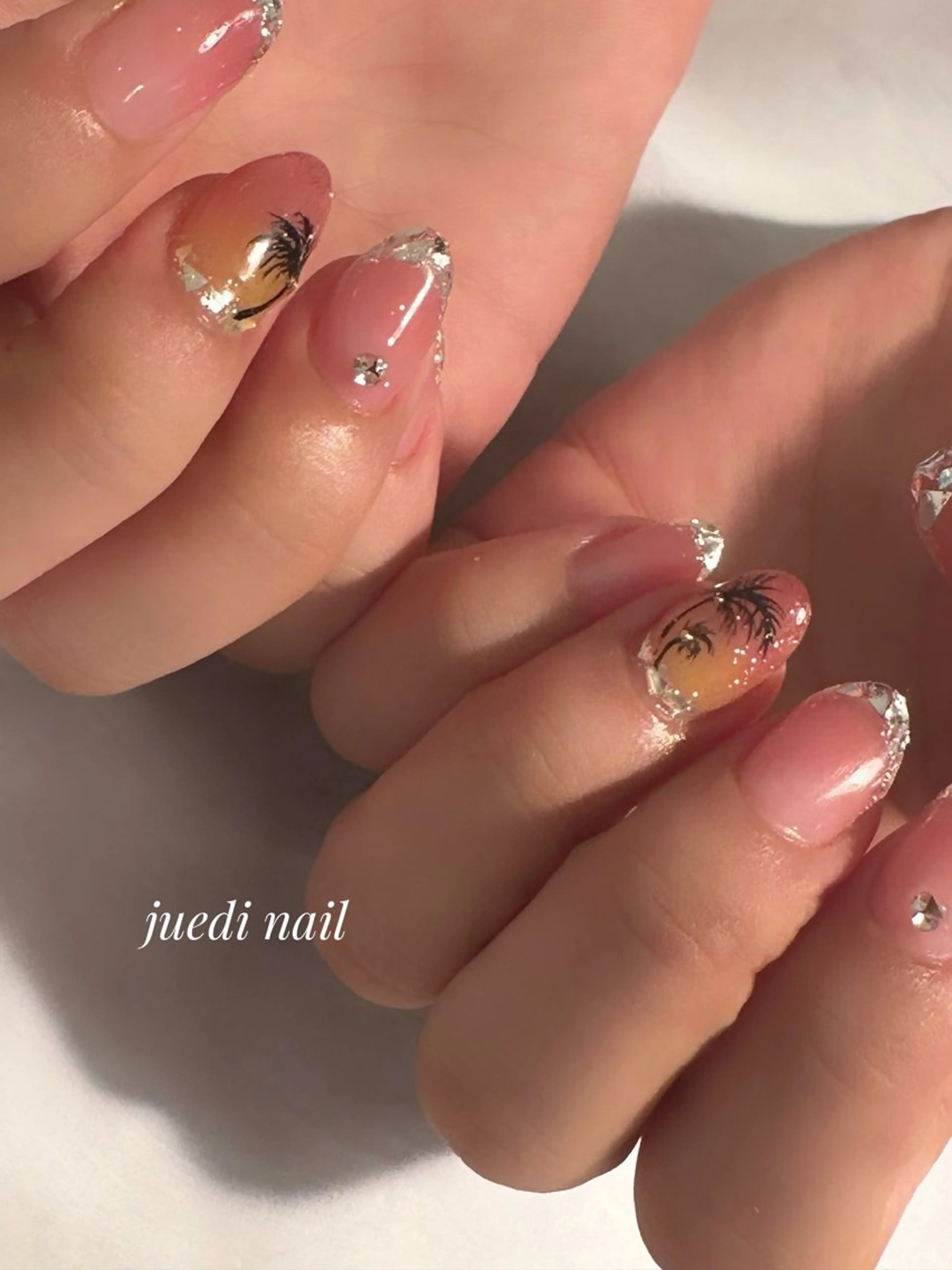 ネイル アートネイル グラデーション オレンジ ピンク juedi nail(木曜日のネイル)所属・juedi nail 〜木曜日のネイル〜のネイルデザイン