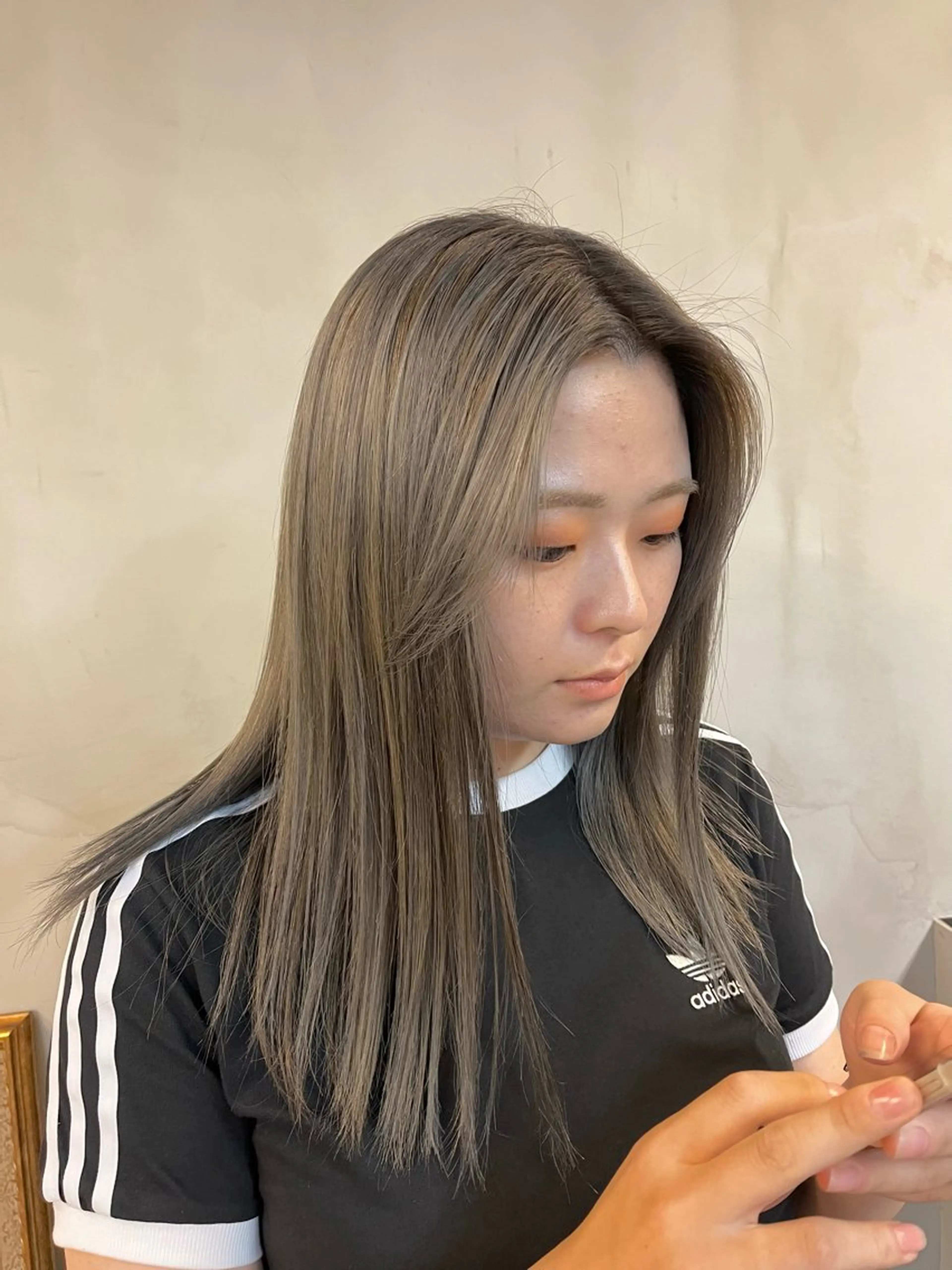 セミロング カラー ブリーチ グレージュ シルバー シルバーグレージュ ヘアカラー miyu /レイヤー/ブリーチのヘアスタイル