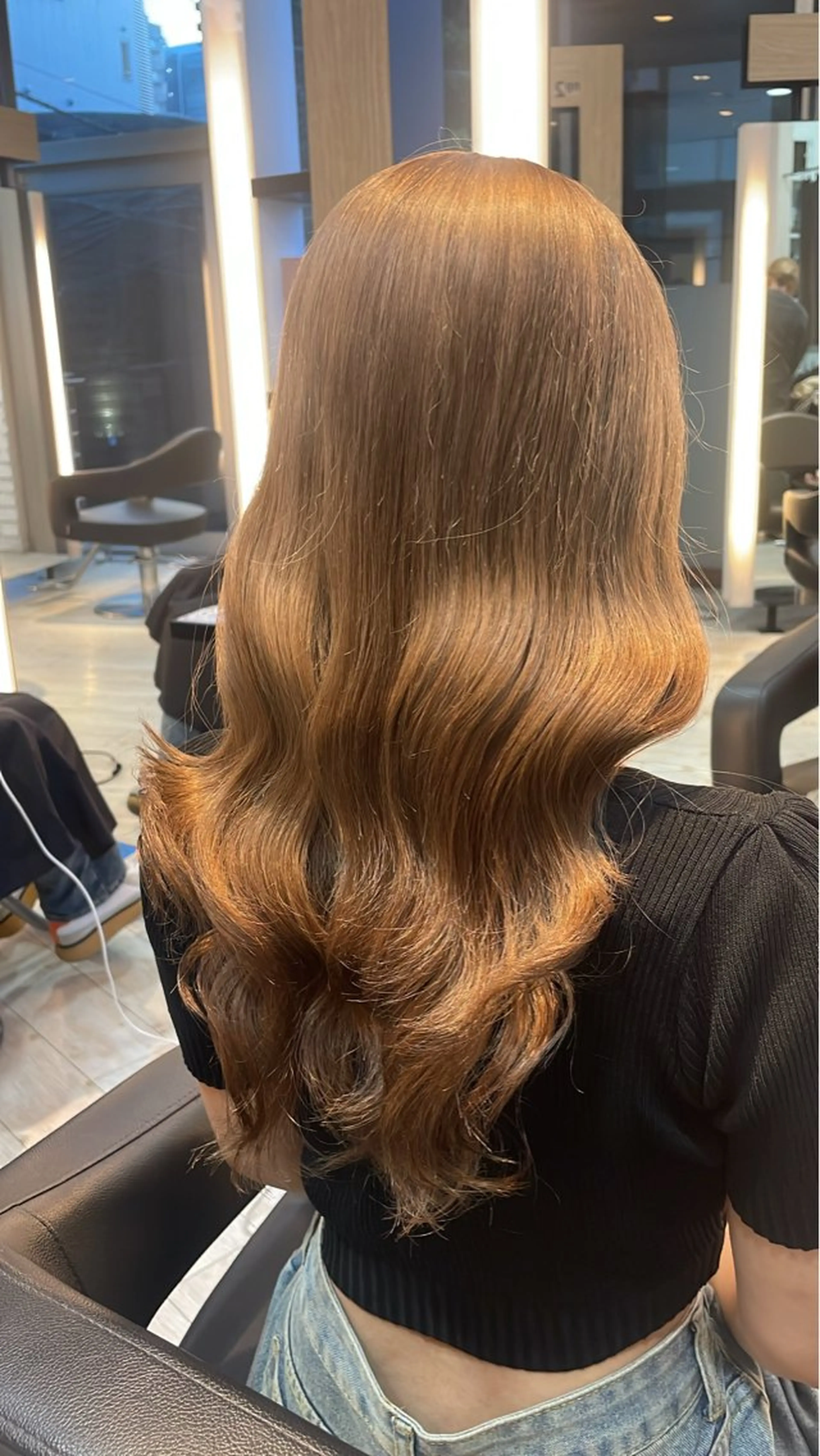 セミロング カラー ベージュカラー ブリーチ レイヤーカット カット ヘアカラー トリートメント ブリーチ/髪質改善/ ハイトーン/暖色のヘアスタイル