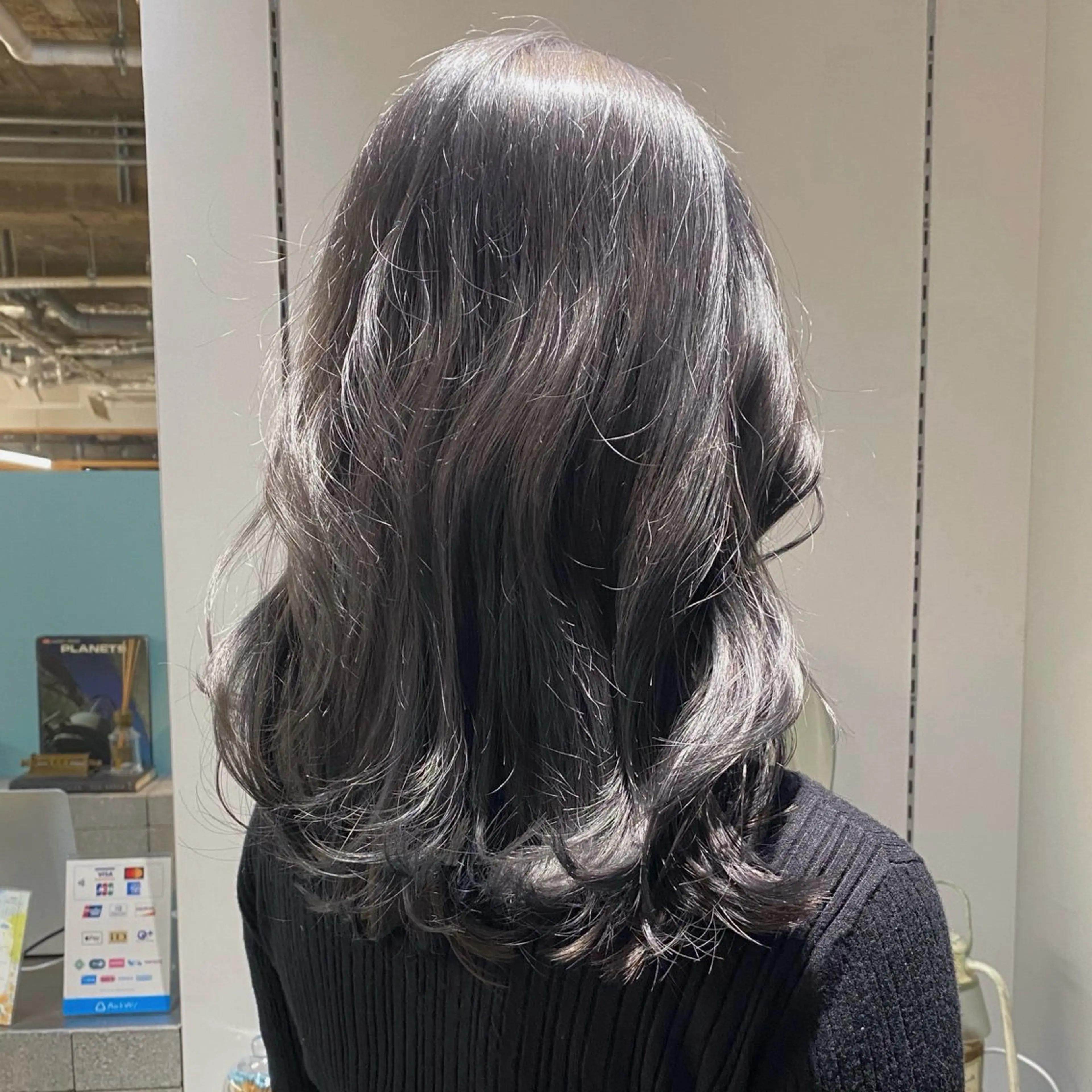 ミディアム カラー アッシュ アッシュグレー ダブルカラー カット ヘアカラー トリートメント cipre シンモン チナリのヘアスタイル