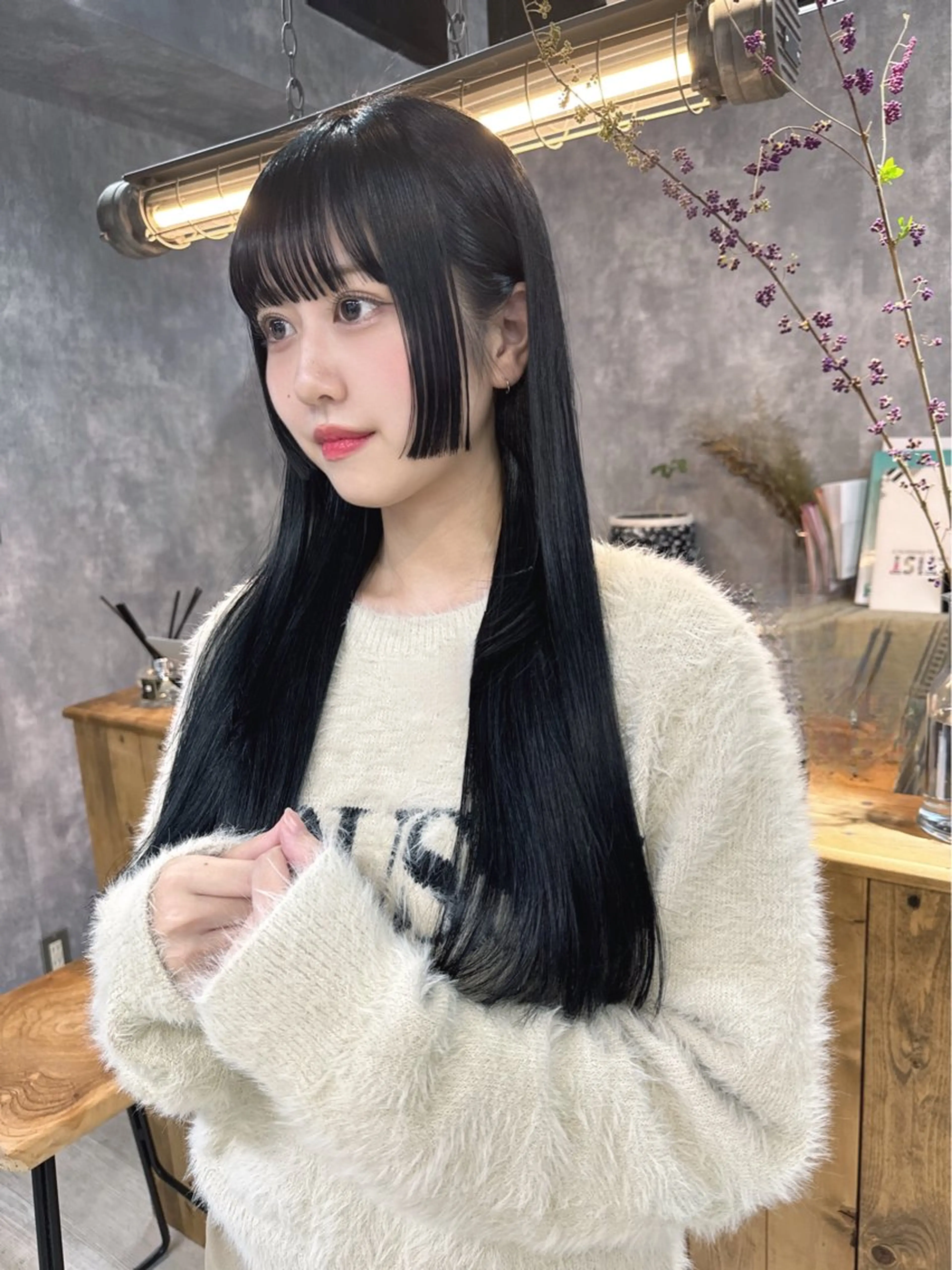 ロング カラー 黒髪 ブルーカラー ブルーブラック 姫カット 宮城 ほのかのヘアスタイル
