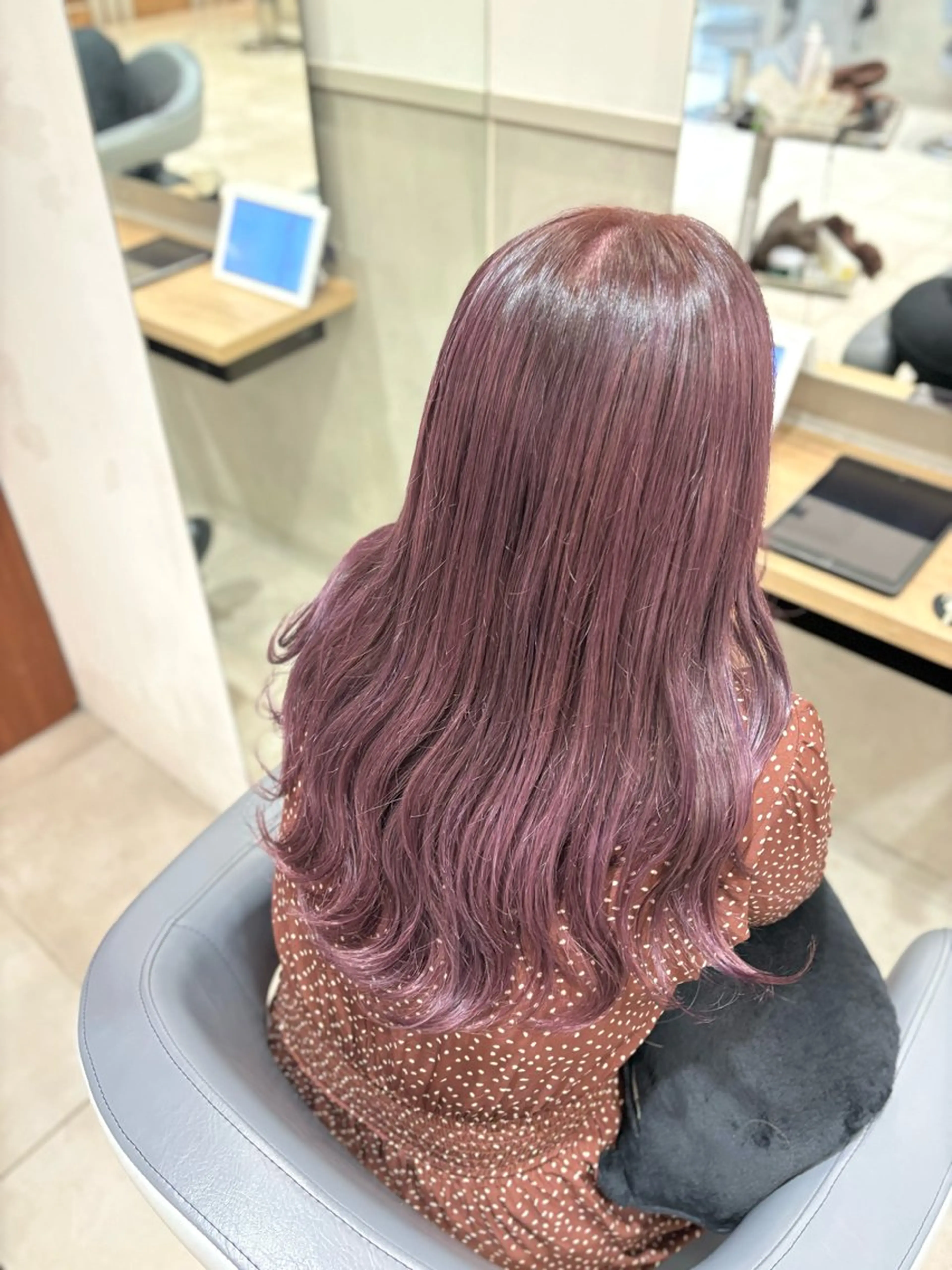 ロング カラー ヘアアレンジ ブリーチ ラベンダーカラー ラベンダーピンク ピンクカラー ヘアカラー トリートメント miwa♡暖色カラー 盛れる顔周り.ヘアメのヘアスタイル