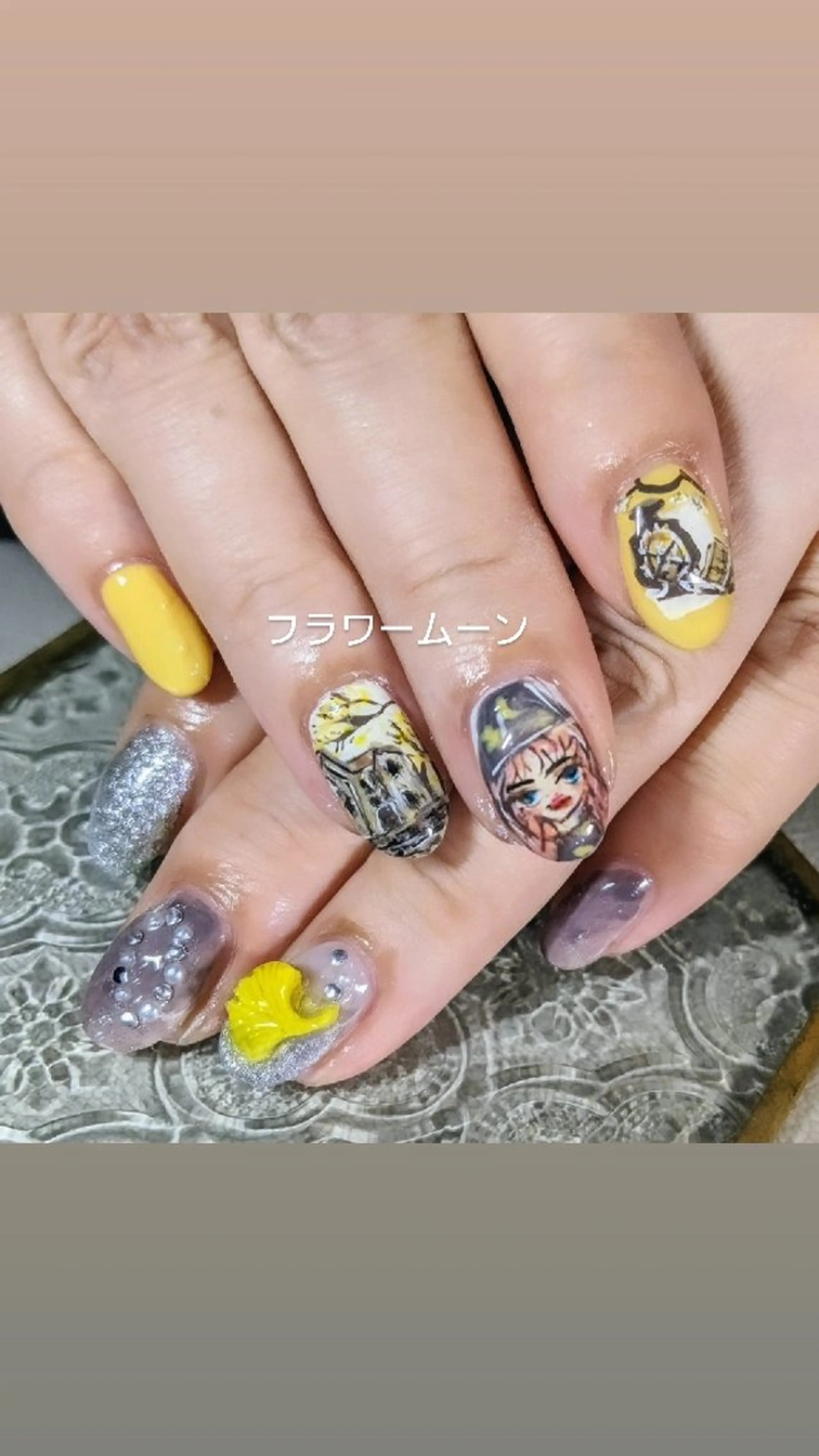 ネイル ハンドネイル ハンドケア フラワー ムーンのネイルデザイン