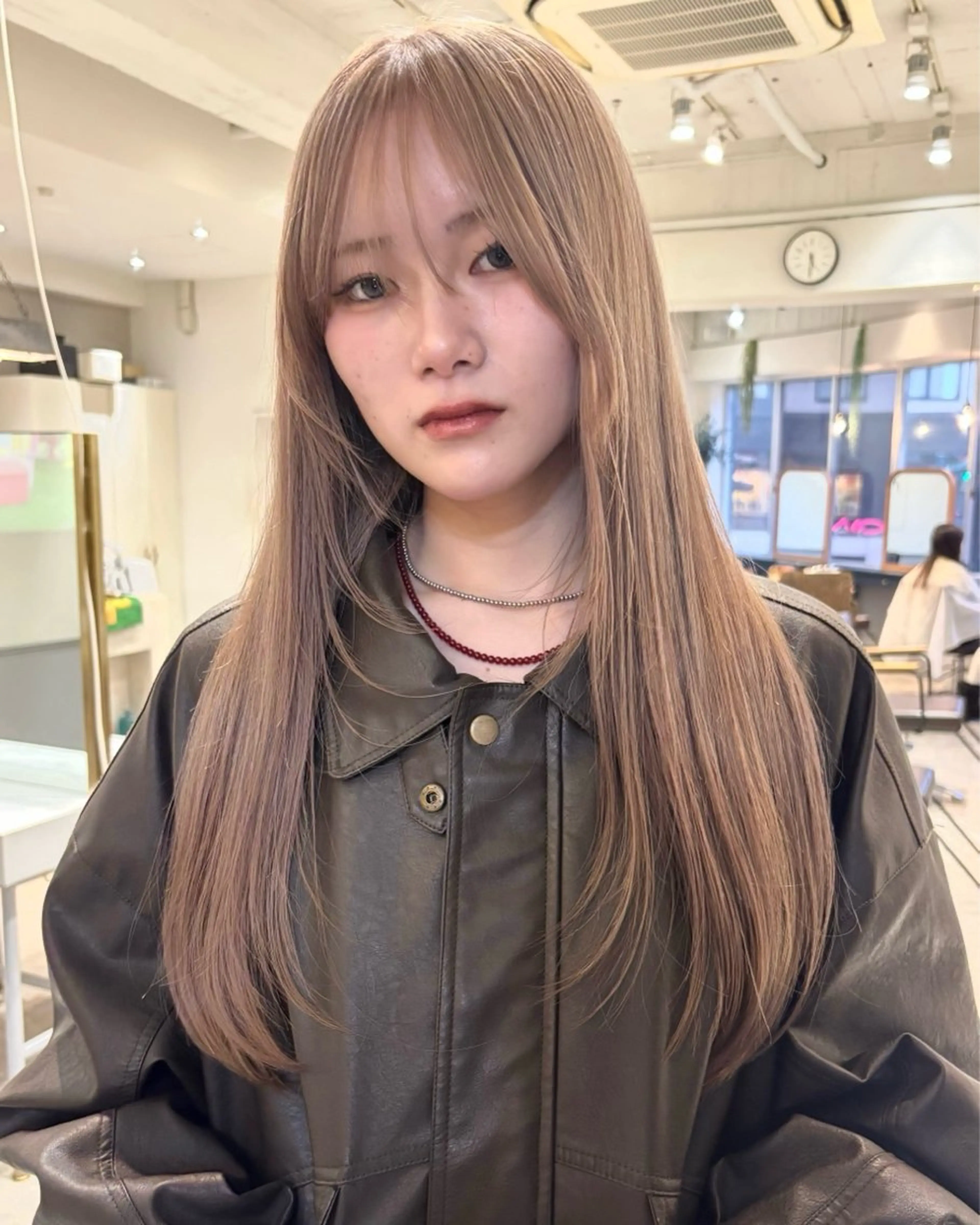 【柔らかいベージュカラー限定🤎】 ケアブリーチ1回(リタッチ含む) ＋ 透明感カラー✨️の写真