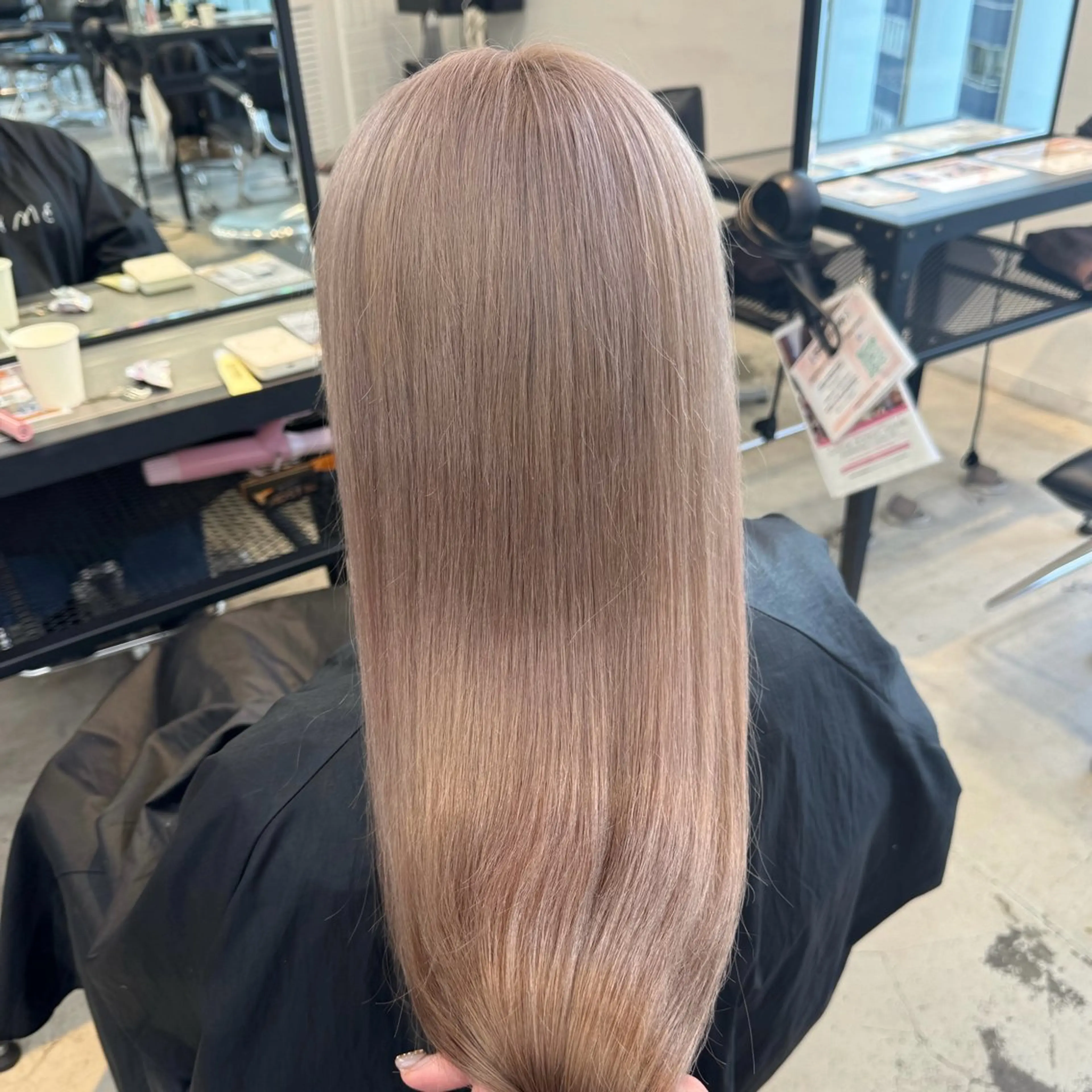 セミロング カラー ブリーチ ハイトーンカラー ヘアカラー トリートメント 🌼動き×透明感🩵 ハイトーン/ナナのヘアスタイル