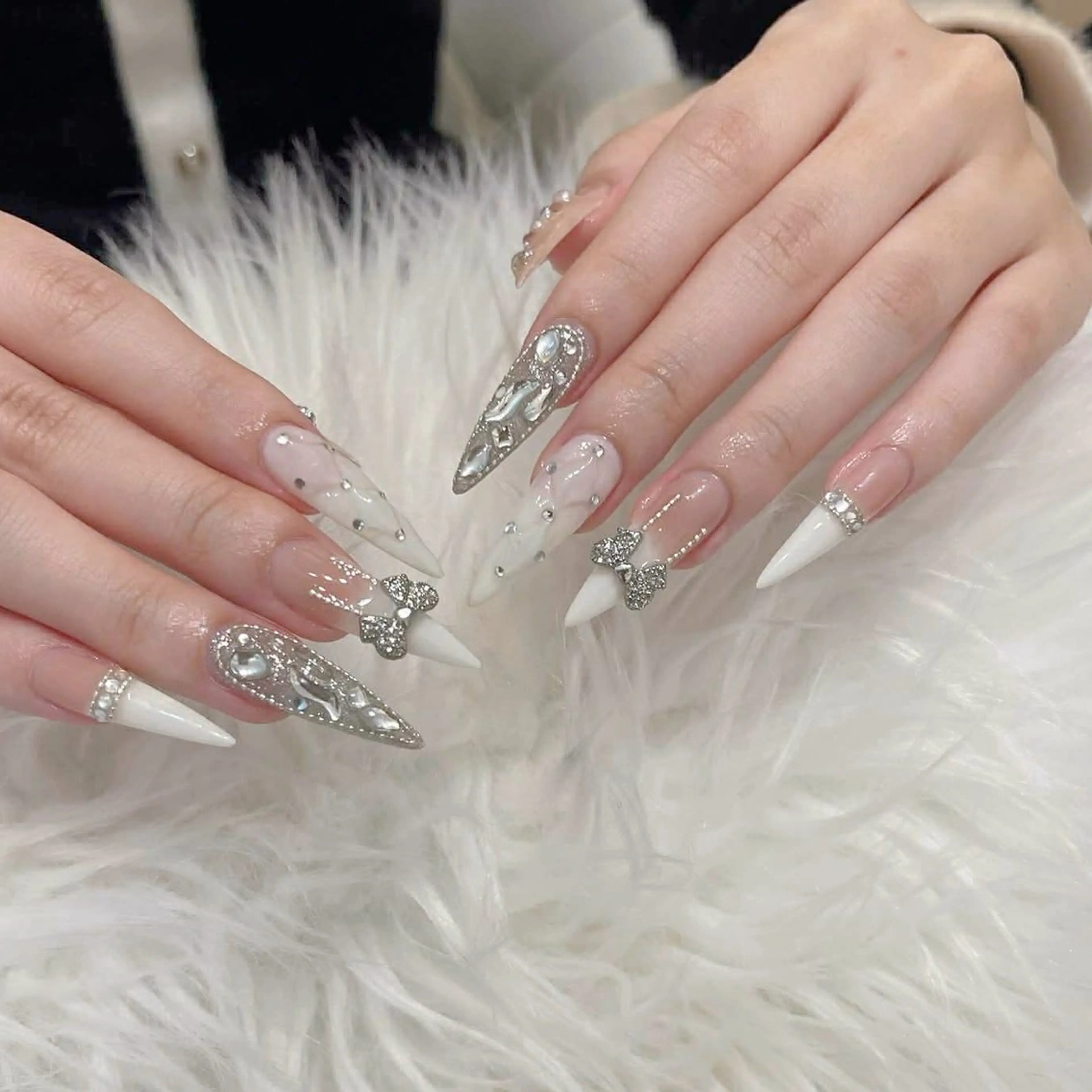 ネイル チークネイル フレンチネイル ガラスフレンチ グラデーション キラキラネイル ハンドネイル LilyLala Nailsalonのネイルデザイン