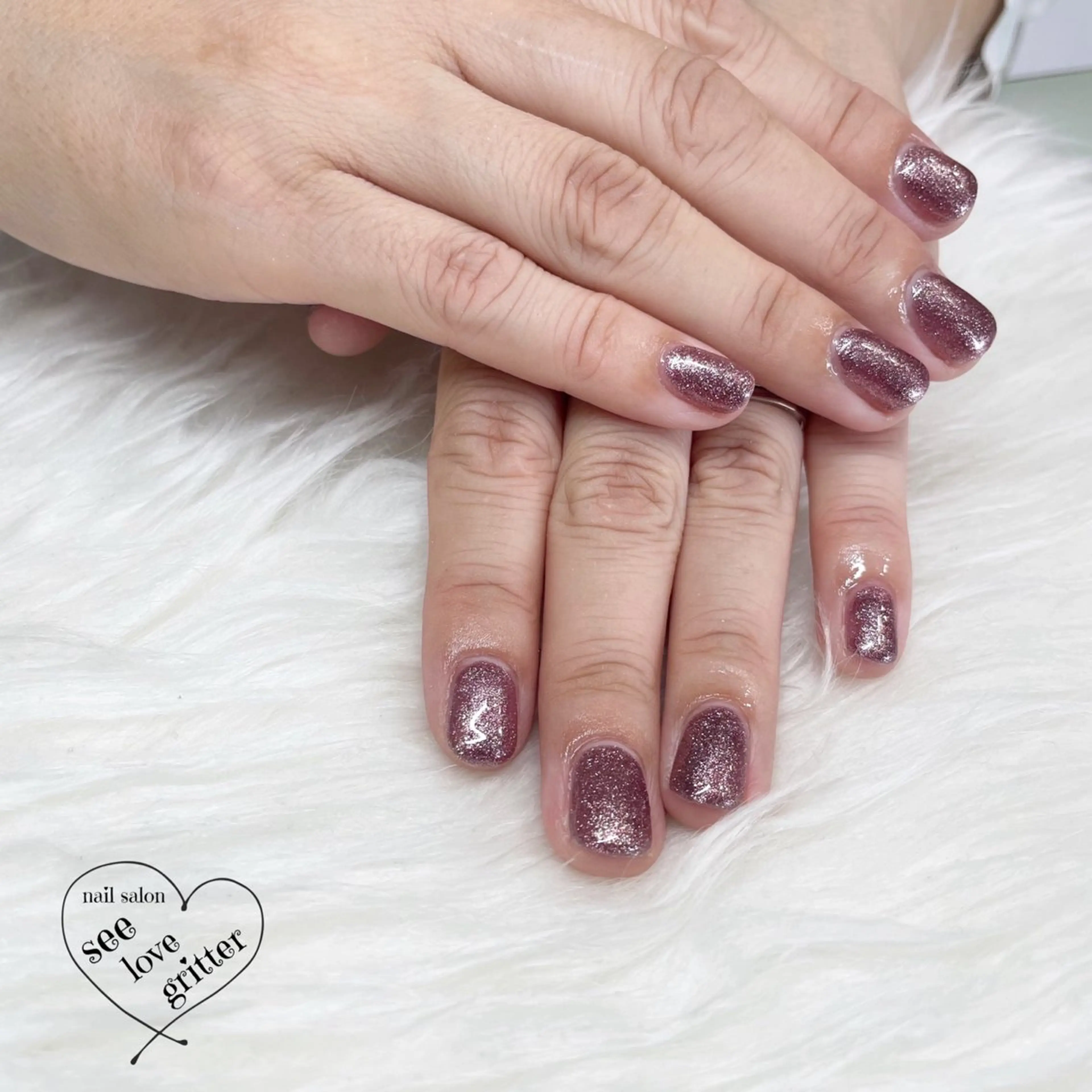ミディアム see love gritterのネイルデザイン